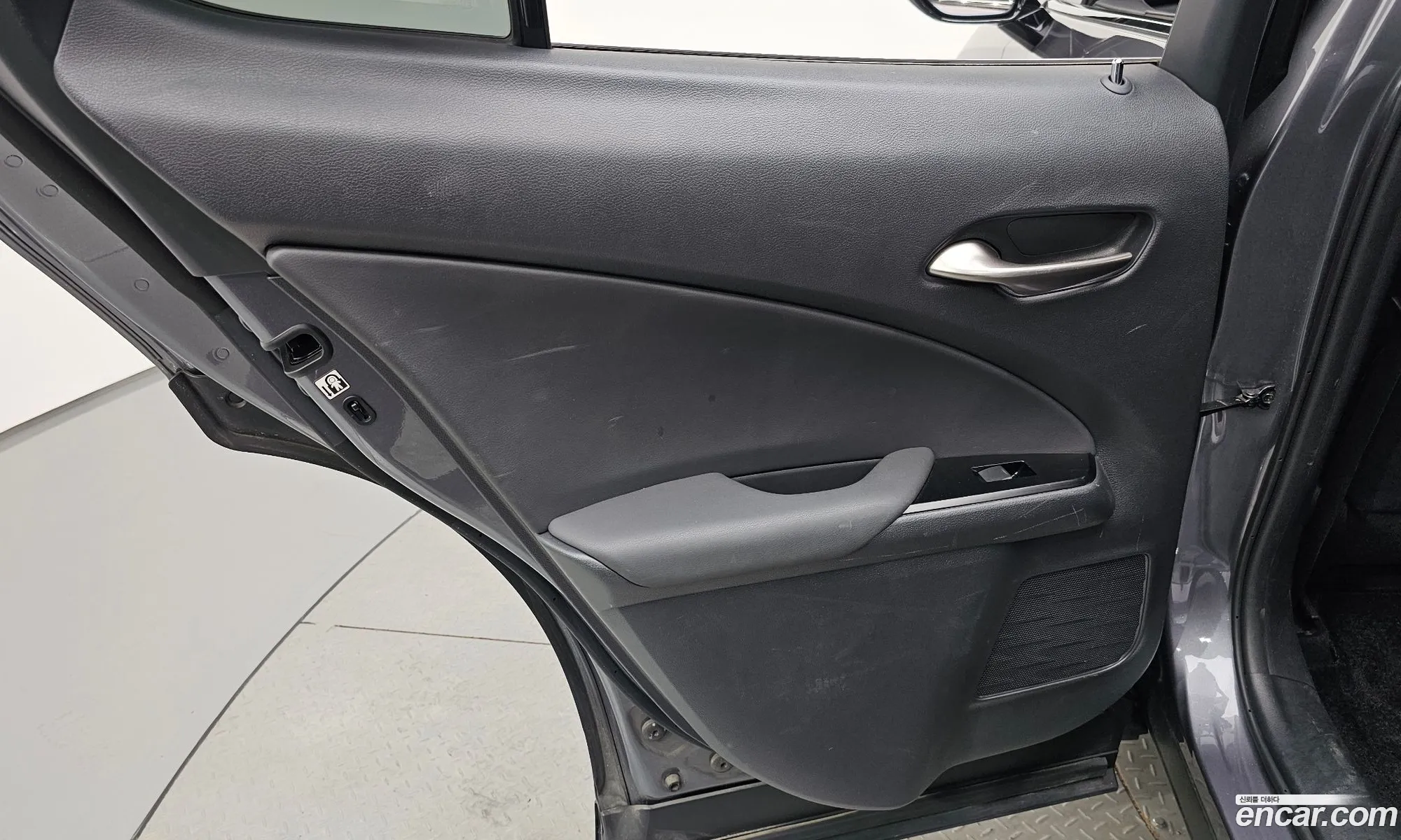 Lexus UX250h 2019 JTHU9JBH8K2000933 — 22