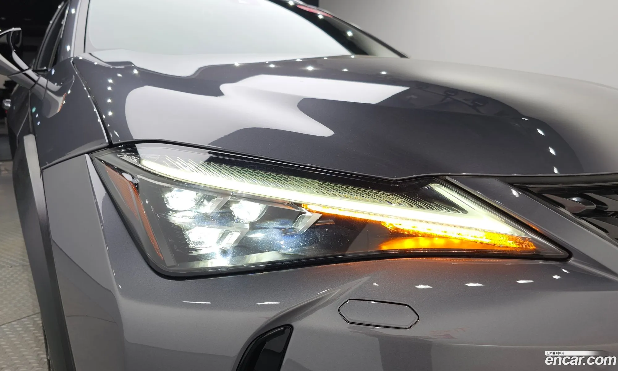 Lexus UX250h 2019 JTHU9JBH8K2000933 — 20