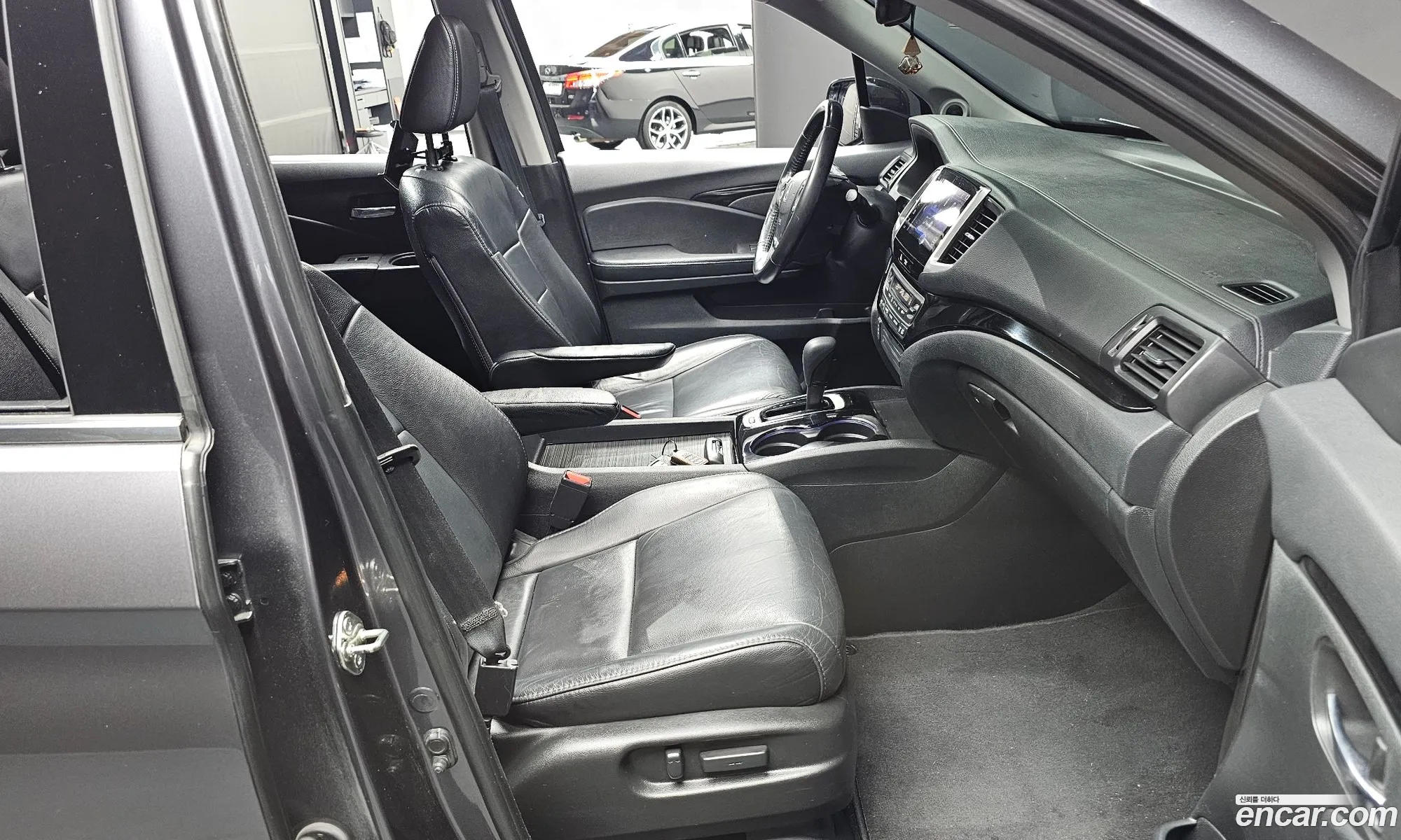 Honda Pilot 2018 5FNYF6850JB200484 — 13