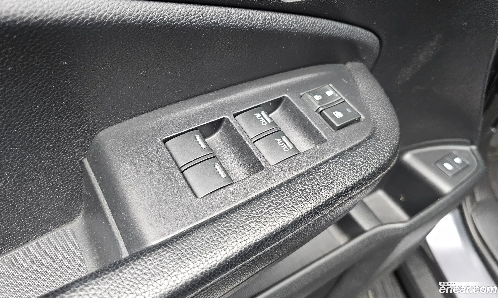 Honda Pilot 2018 5FNYF6850JB200484 — 25