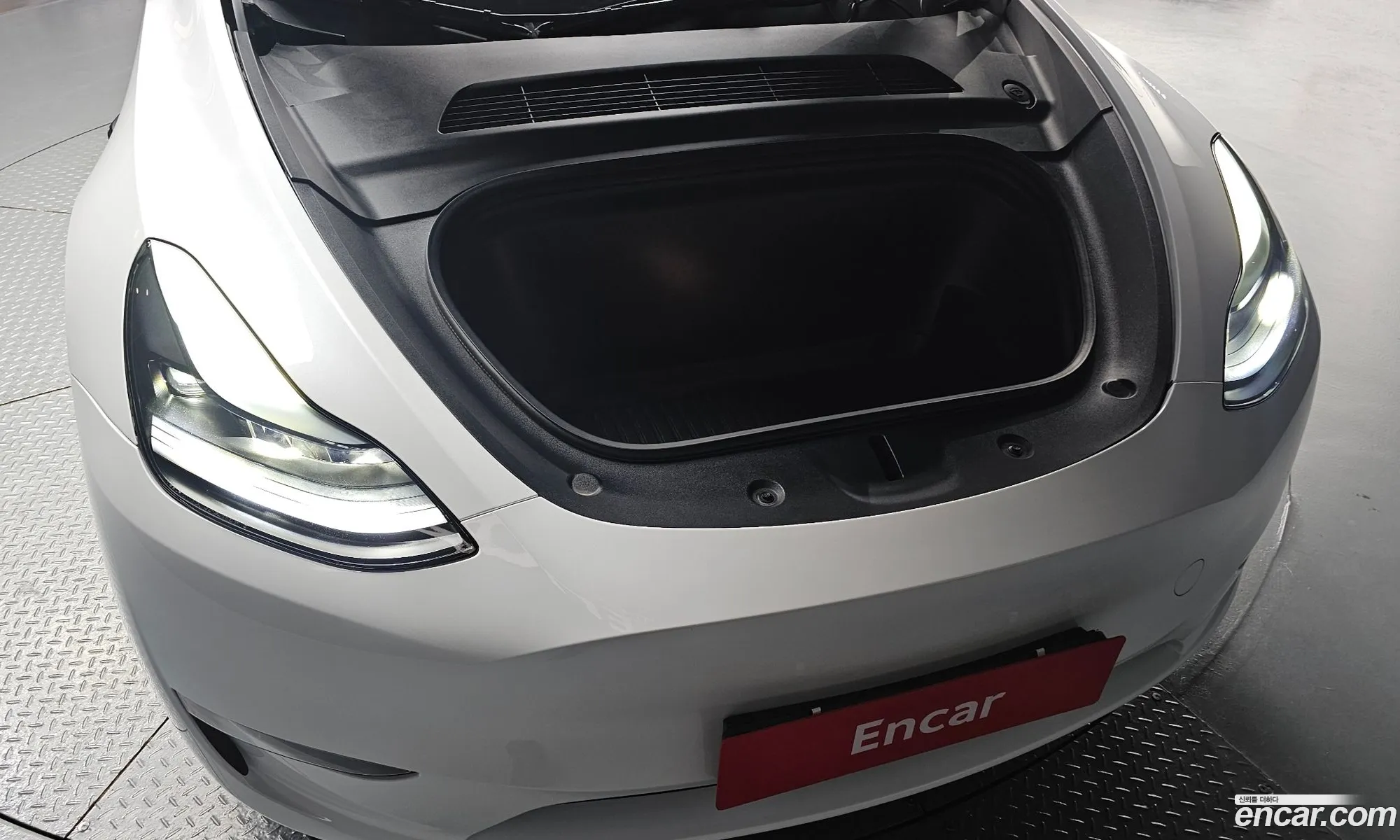 Tesla Model Y 2024 — 18