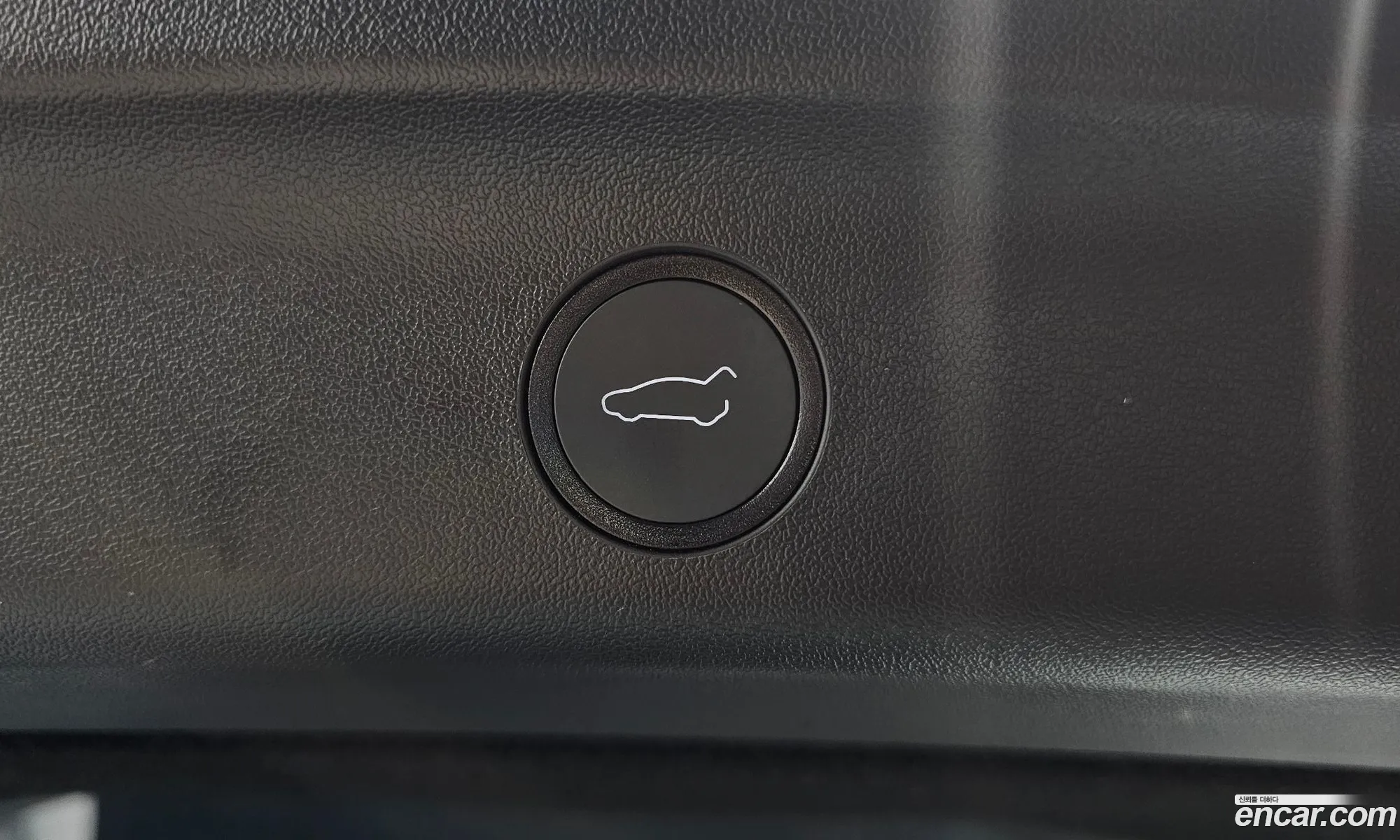 Tesla Model Y 2024 — 28