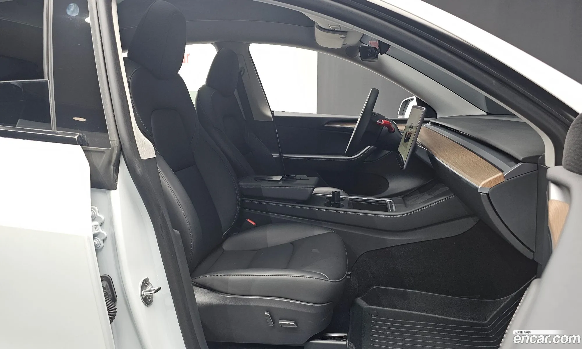 Tesla Model Y 2024 — 20