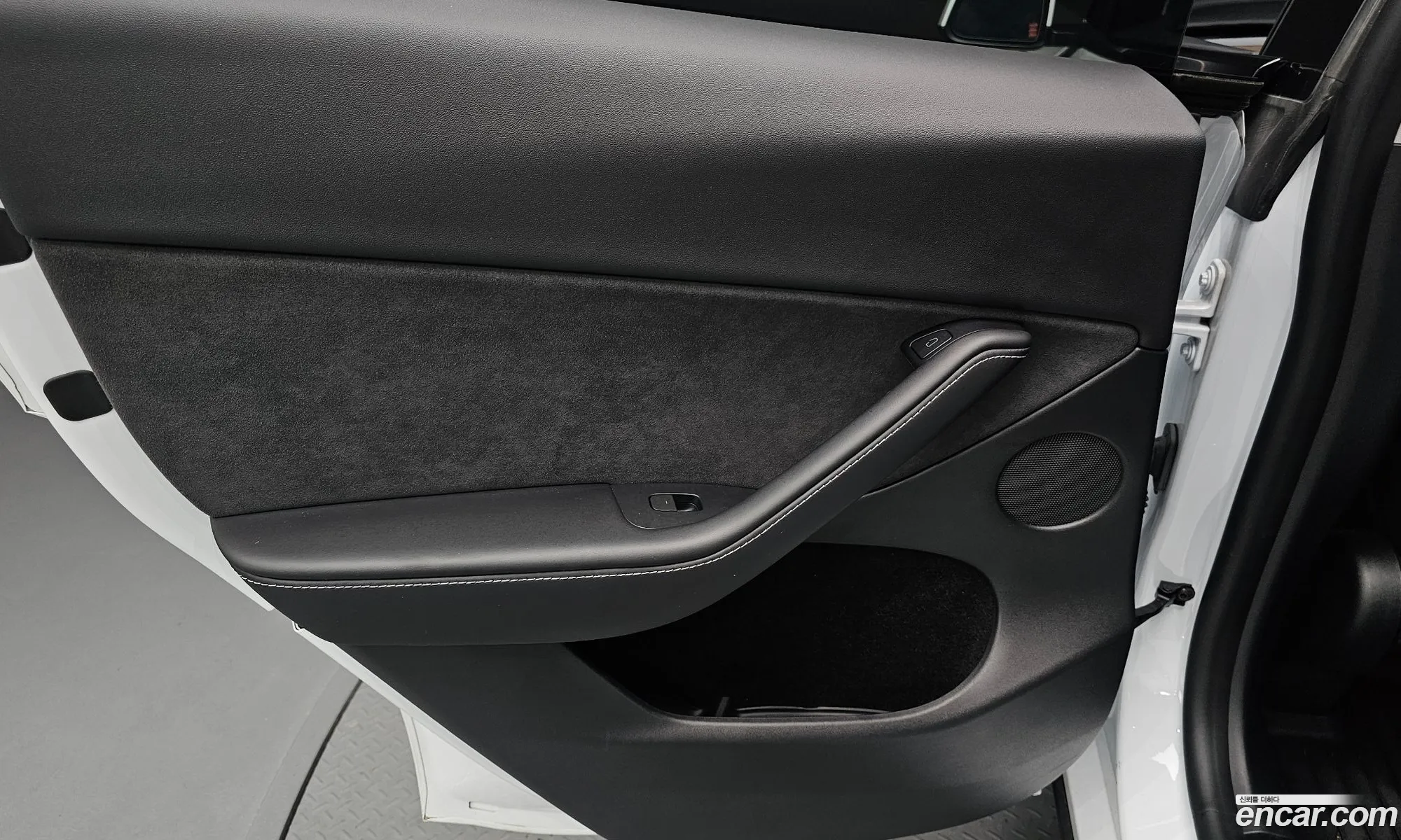 Tesla Model Y 2024 — 23