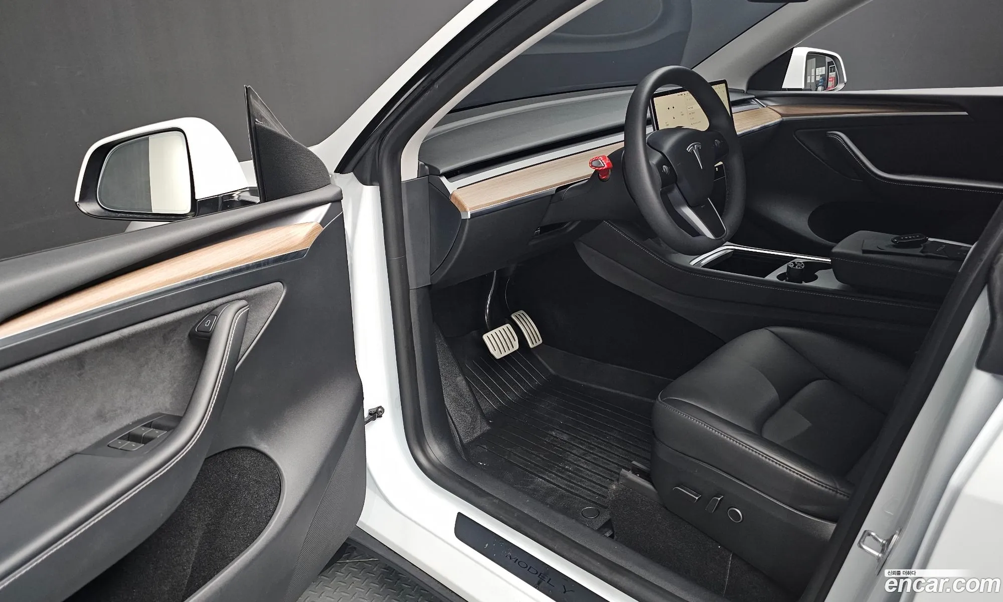 Tesla Model Y 2024 — 3