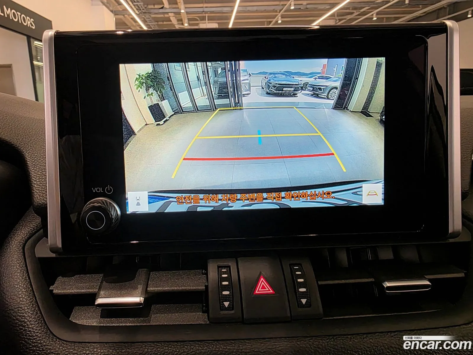 Toyota RAV4 2025 — 8