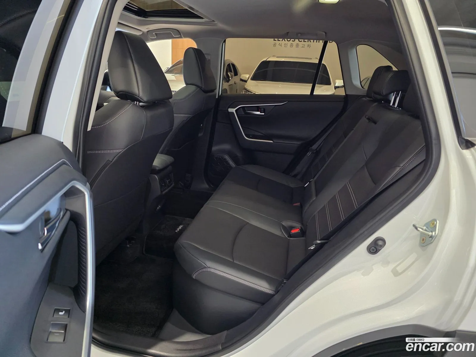 Toyota RAV4 2025 — 7