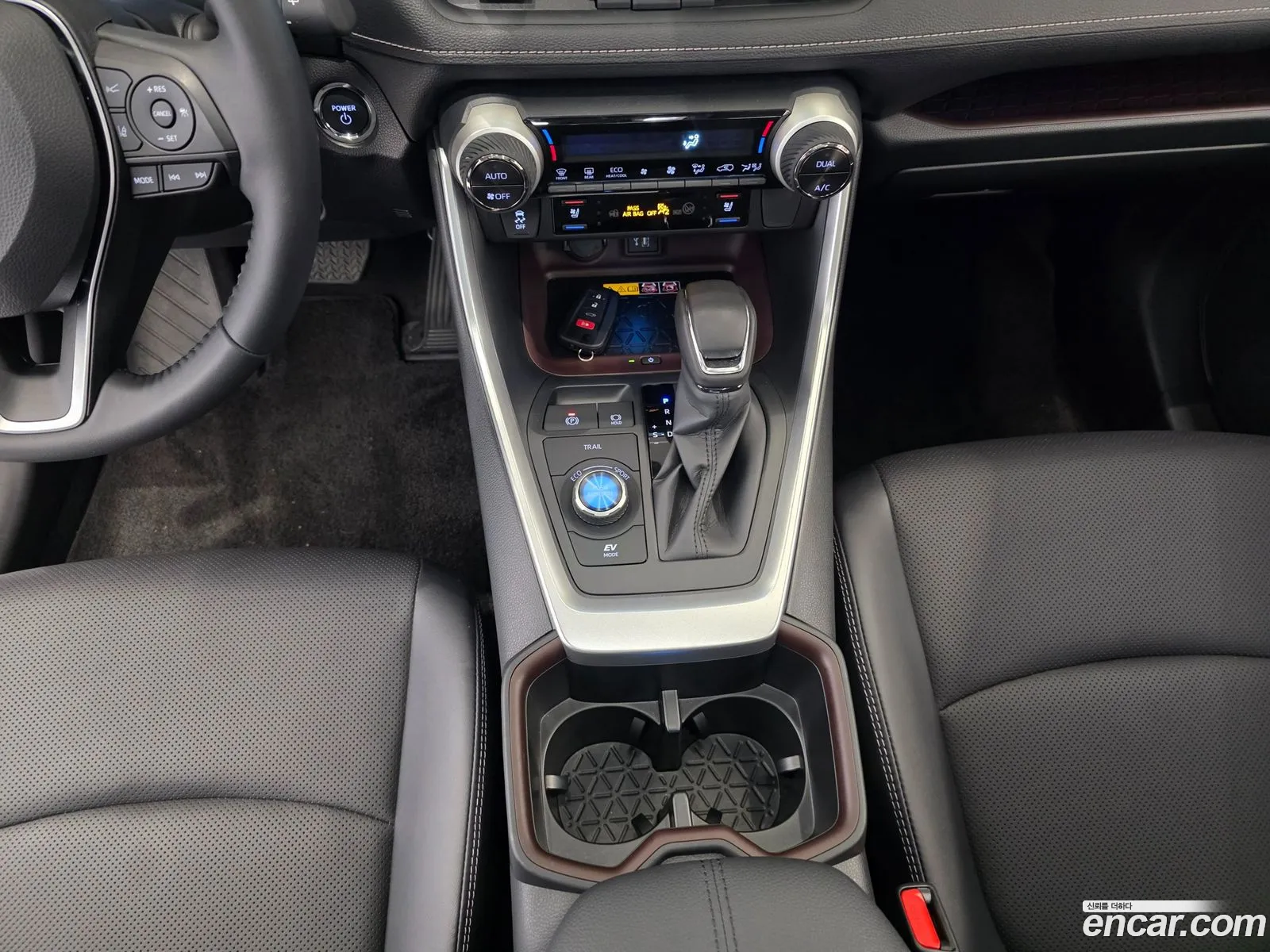 Toyota RAV4 2025 — 5