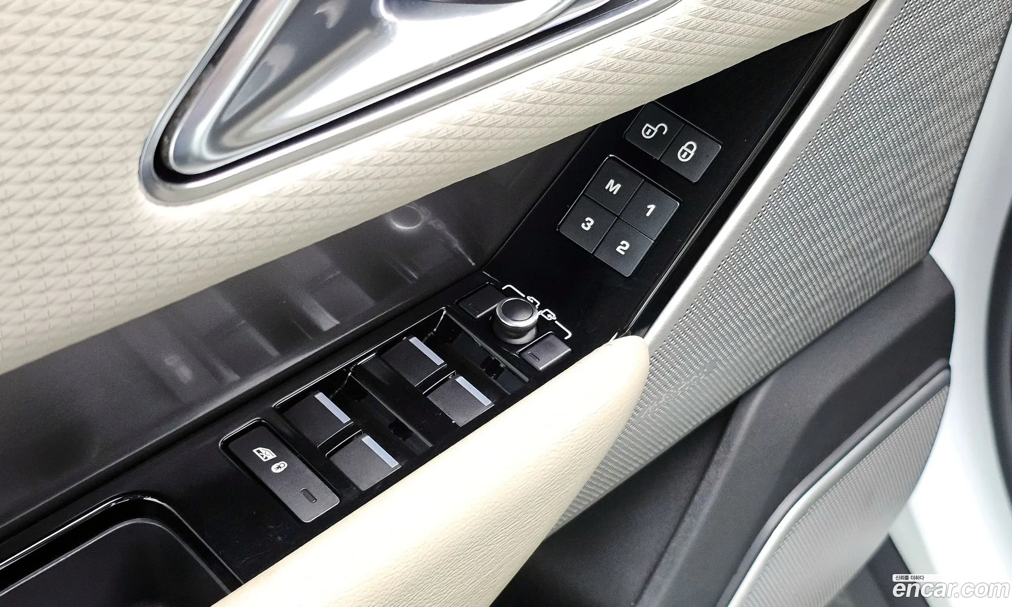 Land Rover Range Rover Velar 2018 — 3