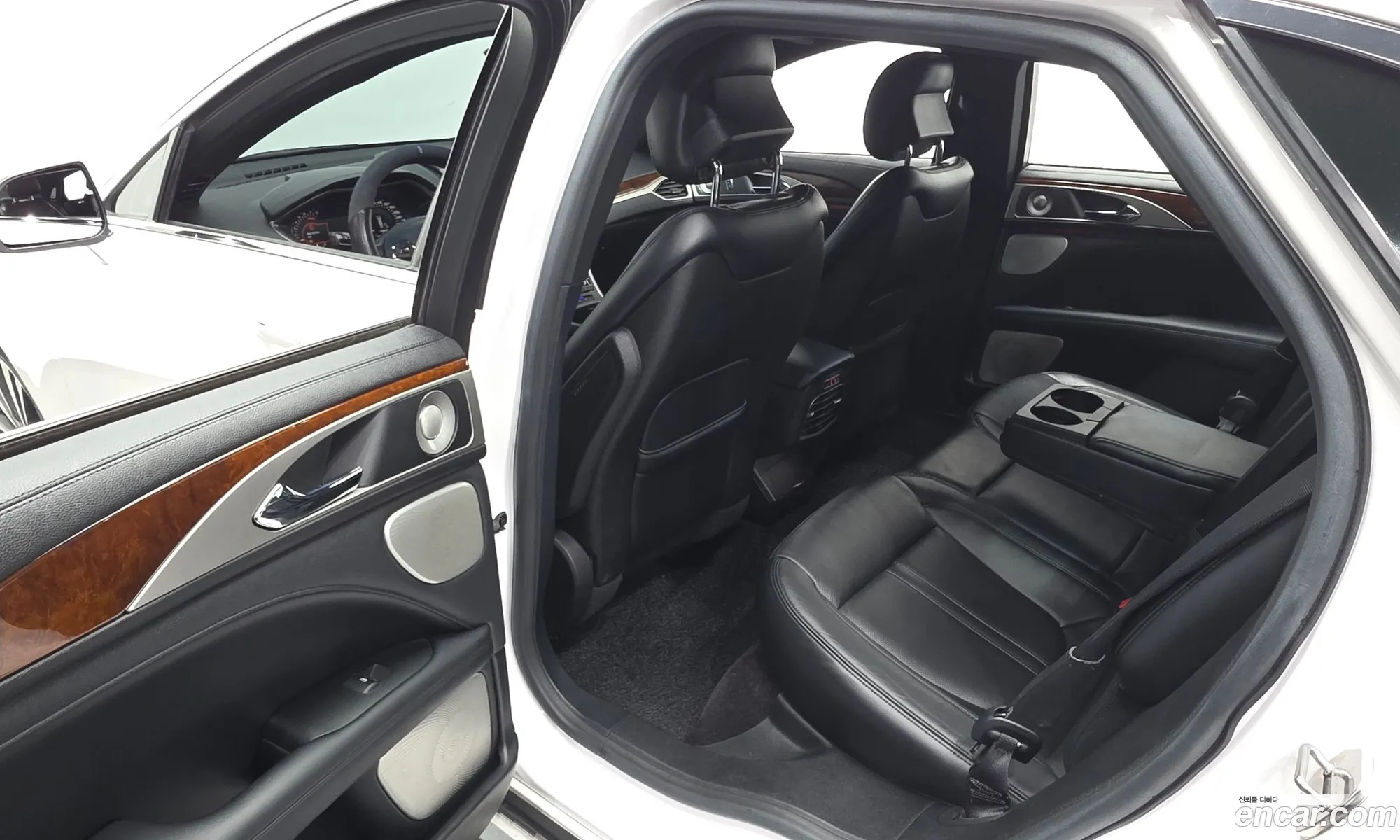 Lincoln MKZ 2017 3LN6L5E92HR626467 — 29