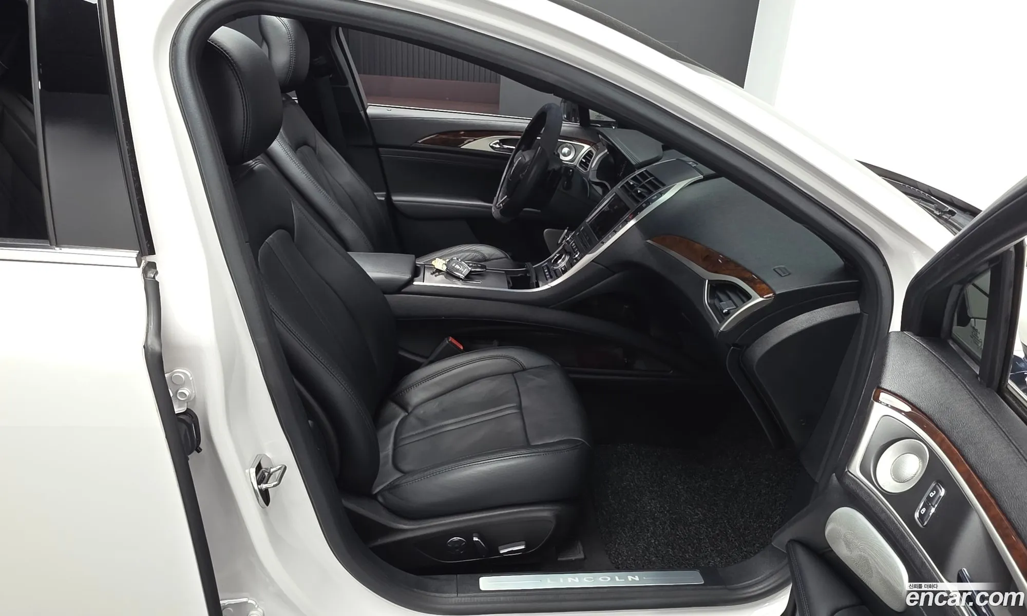 Lincoln MKZ 2017 3LN6L5E92HR626467 — 11