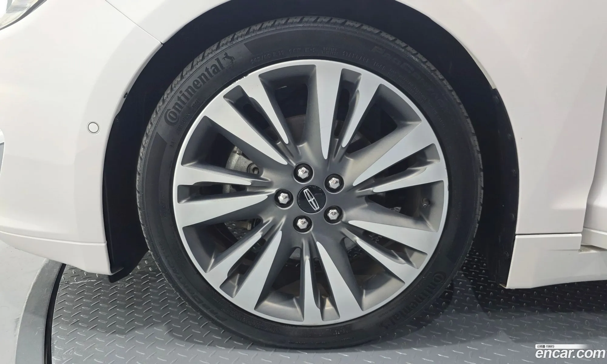 Lincoln MKZ 2017 3LN6L5E92HR626467 — 5