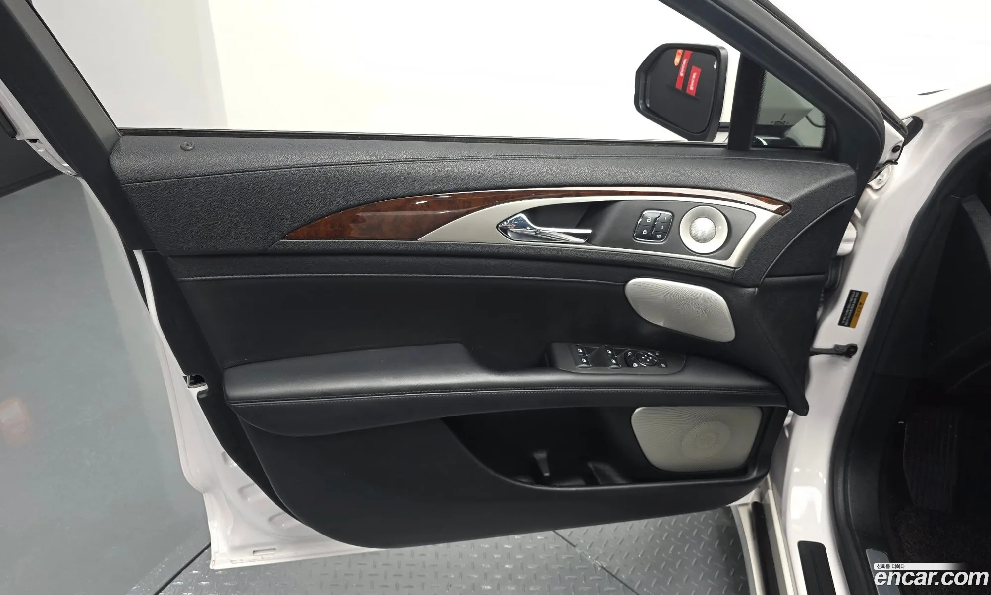 Lincoln MKZ 2017 3LN6L5E92HR626467 — 19
