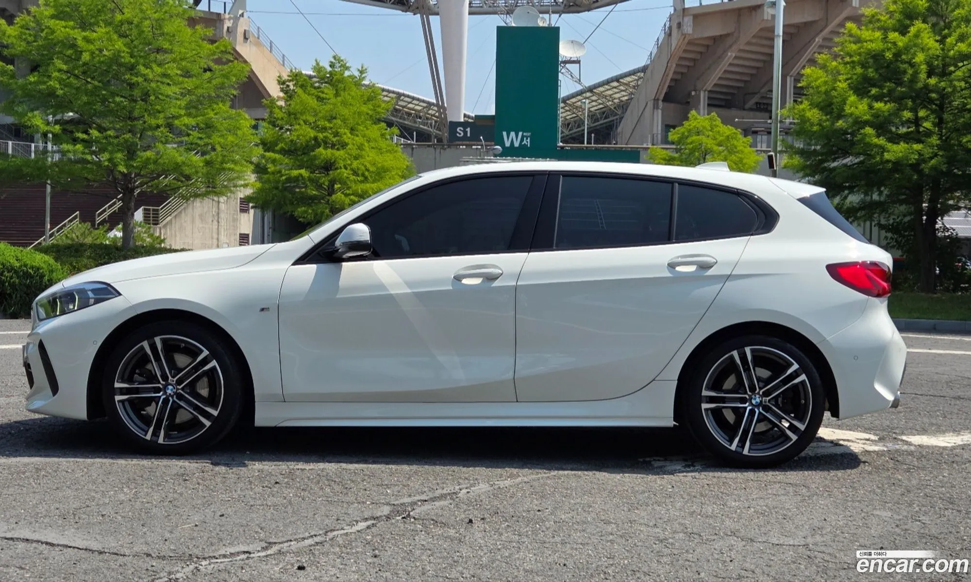 BMW 1 Series 2023 — 12