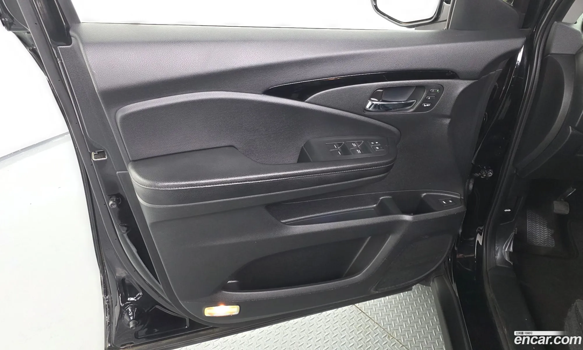 Honda Pilot 2016 5FNYF6850GB201577 — 23