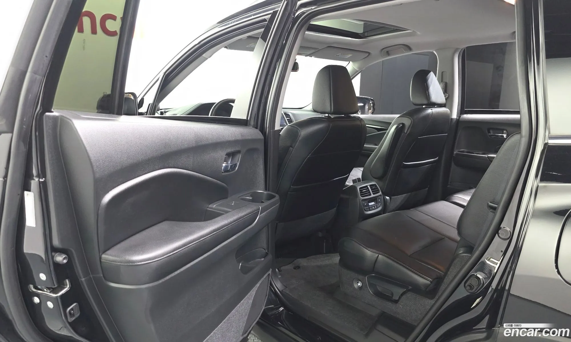 Honda Pilot 2016 5FNYF6850GB201577 — 24