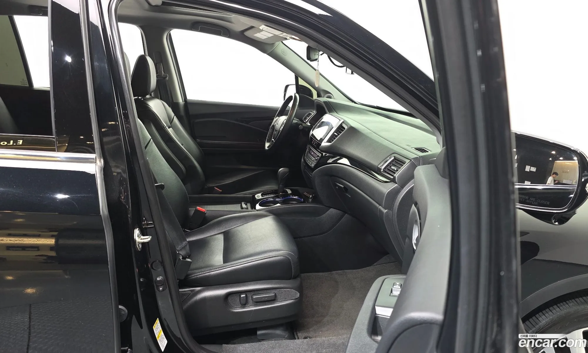 Honda Pilot 2016 5FNYF6850GB201577 — 29