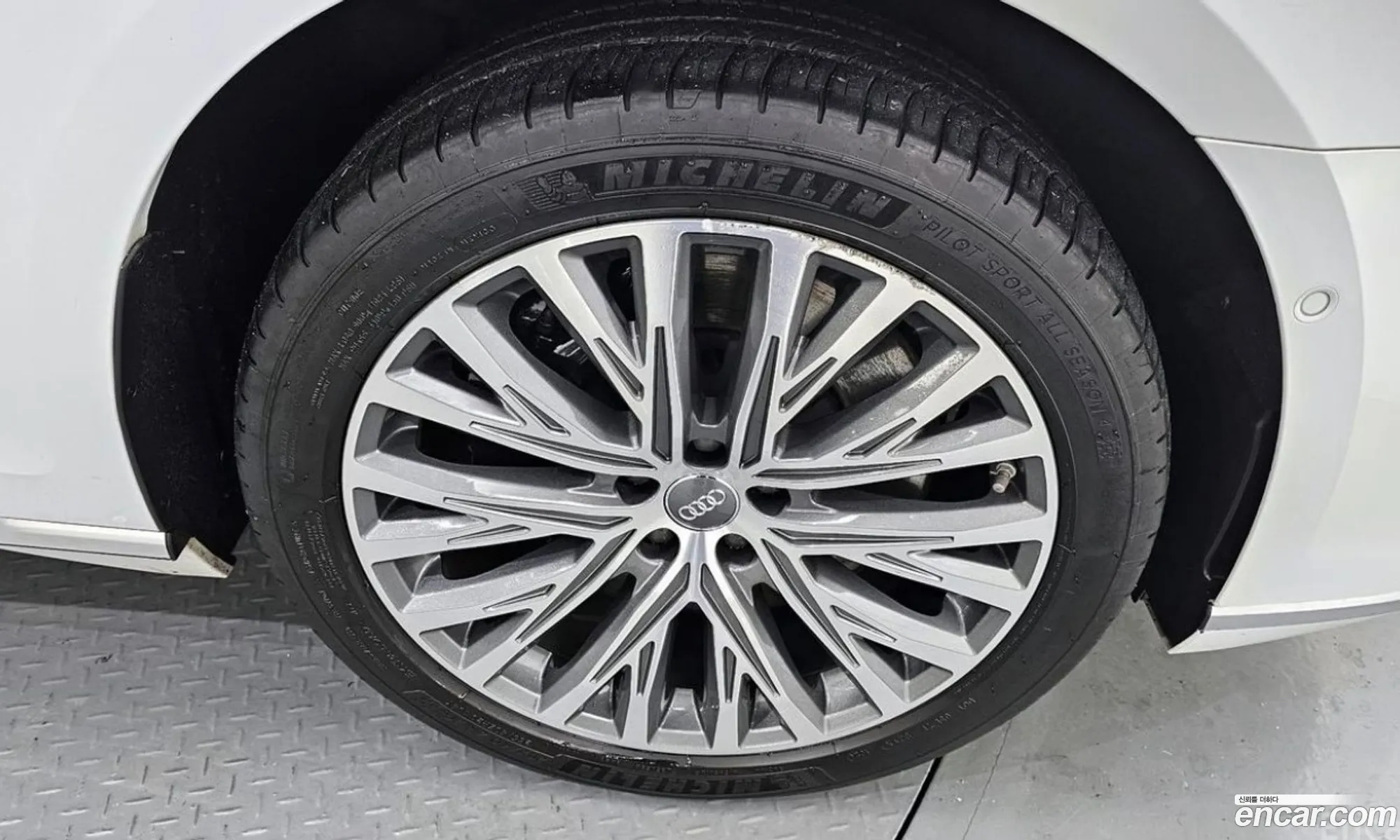 Audi A8 2020 — 17