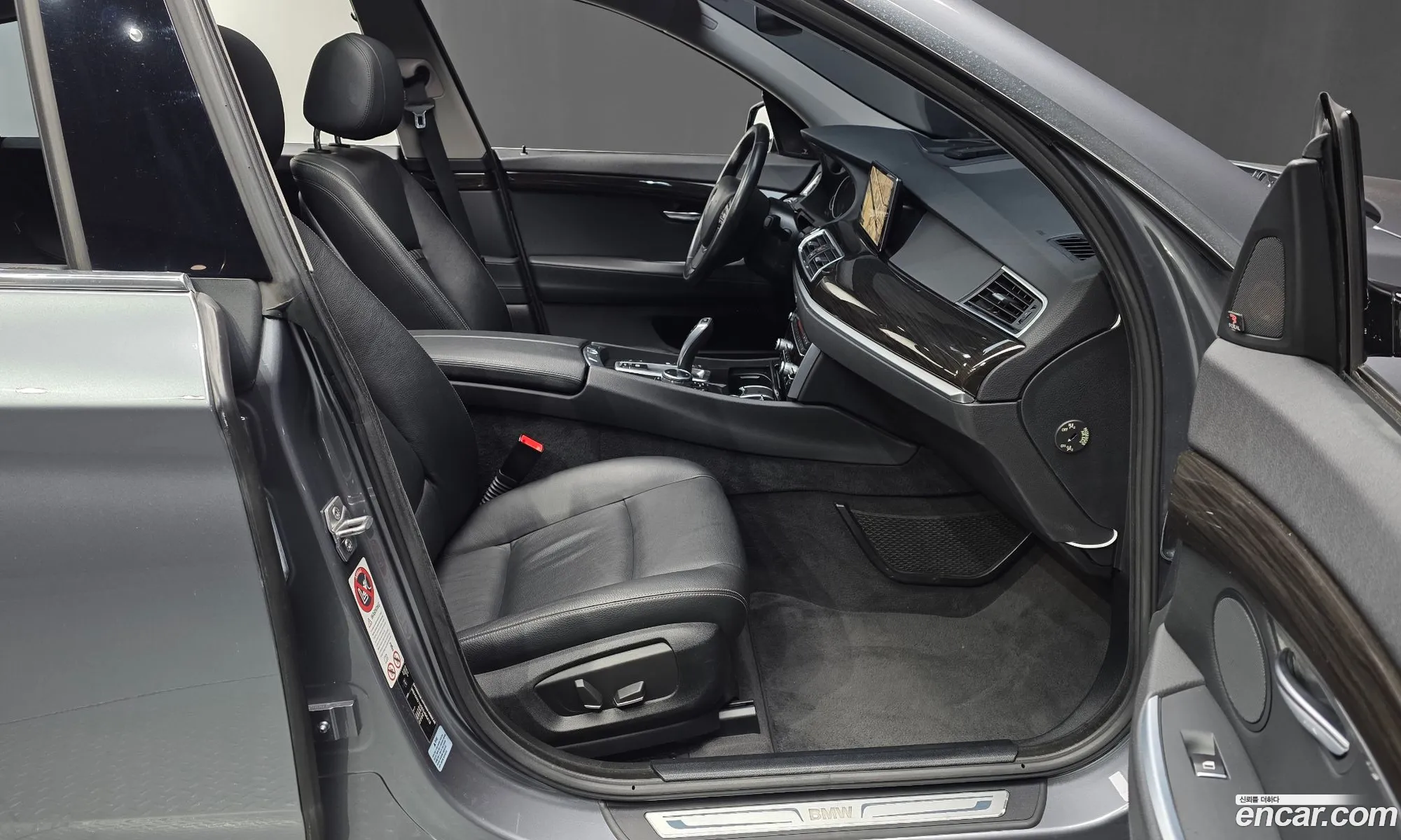 BMW 5 Series GT 2014 WBA5N2105ED496413 — 32