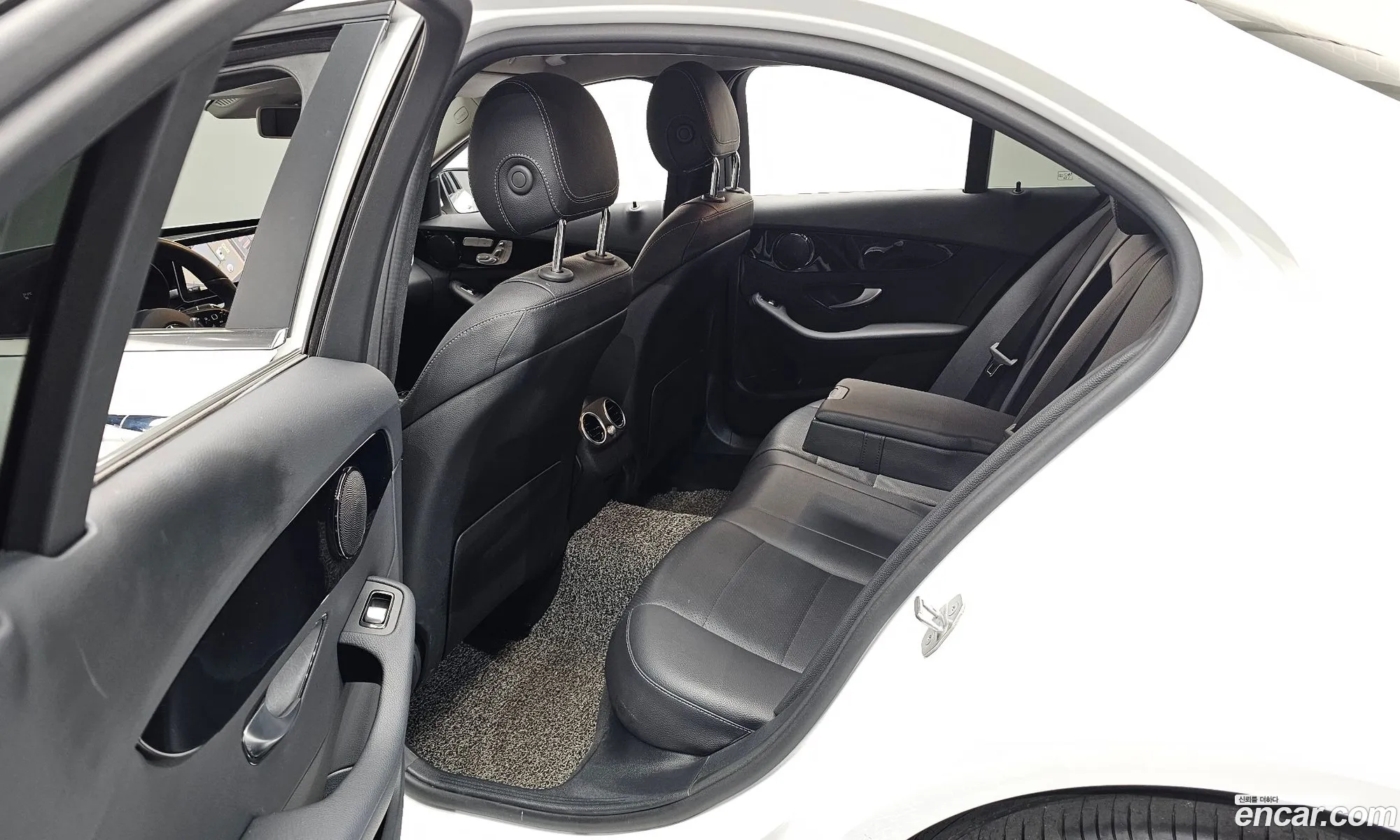 Mercedes-Benz C-Class W205 2020 — 18