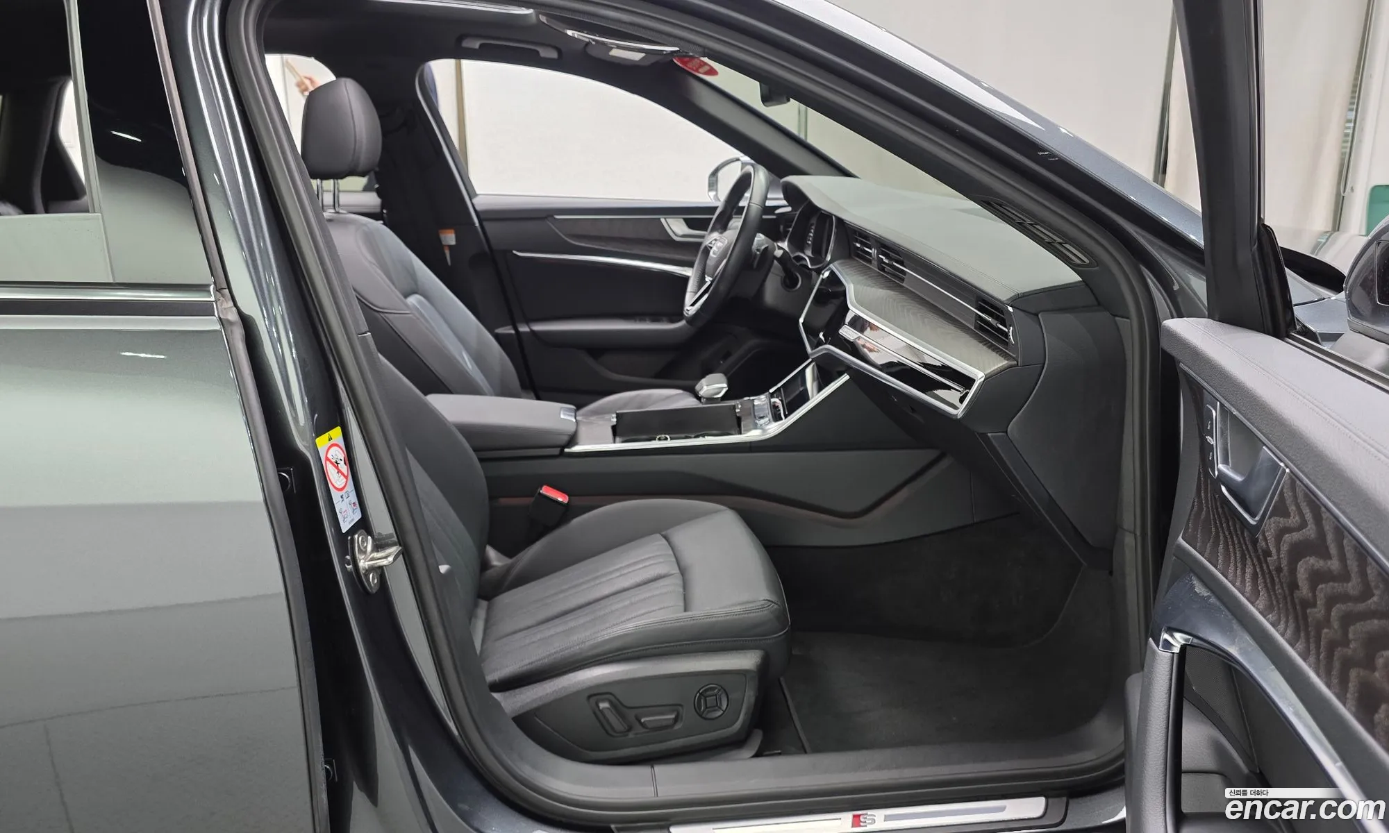 Audi A6 2020 WAUZZZF22LN043799 — 6