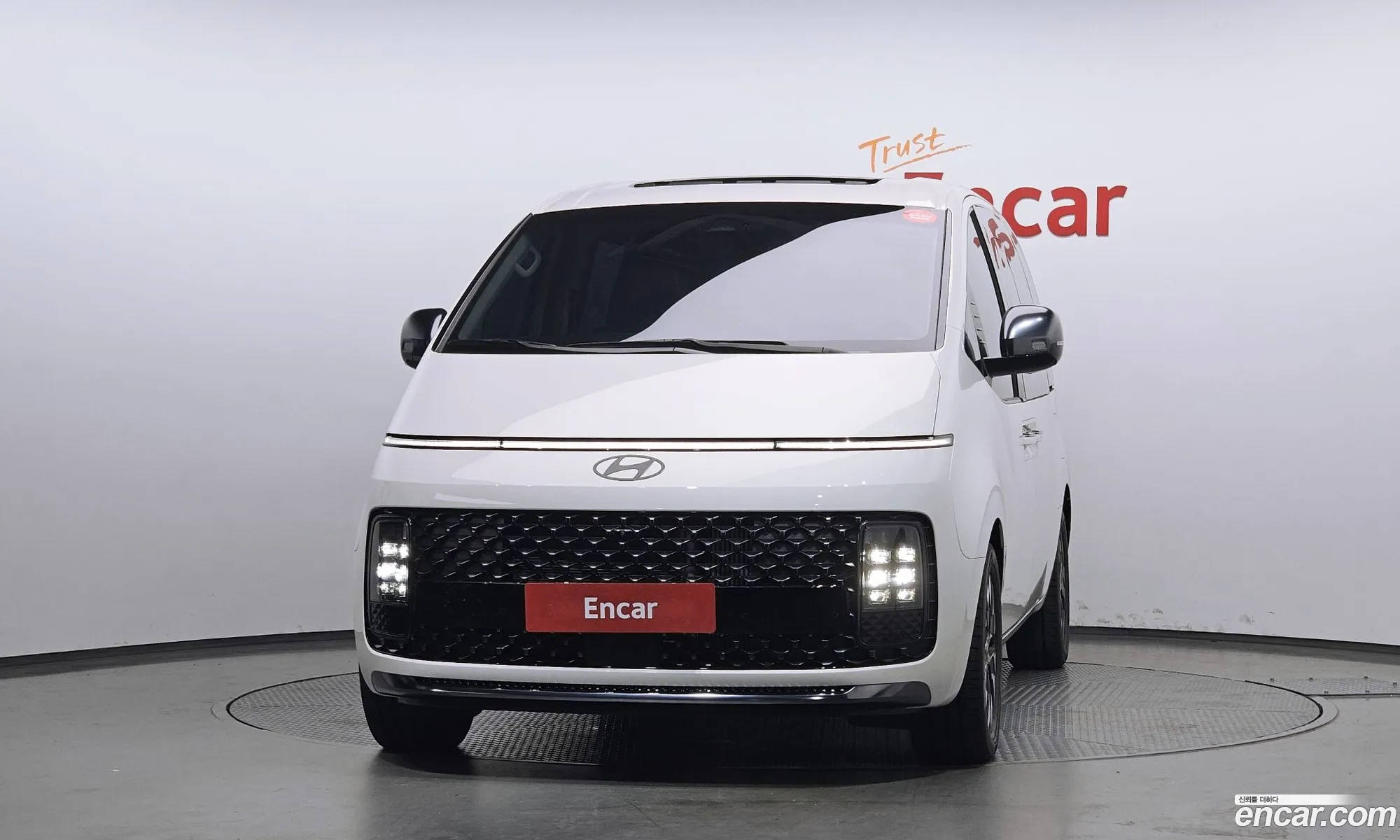 Hyundai Staria 2025 — 3