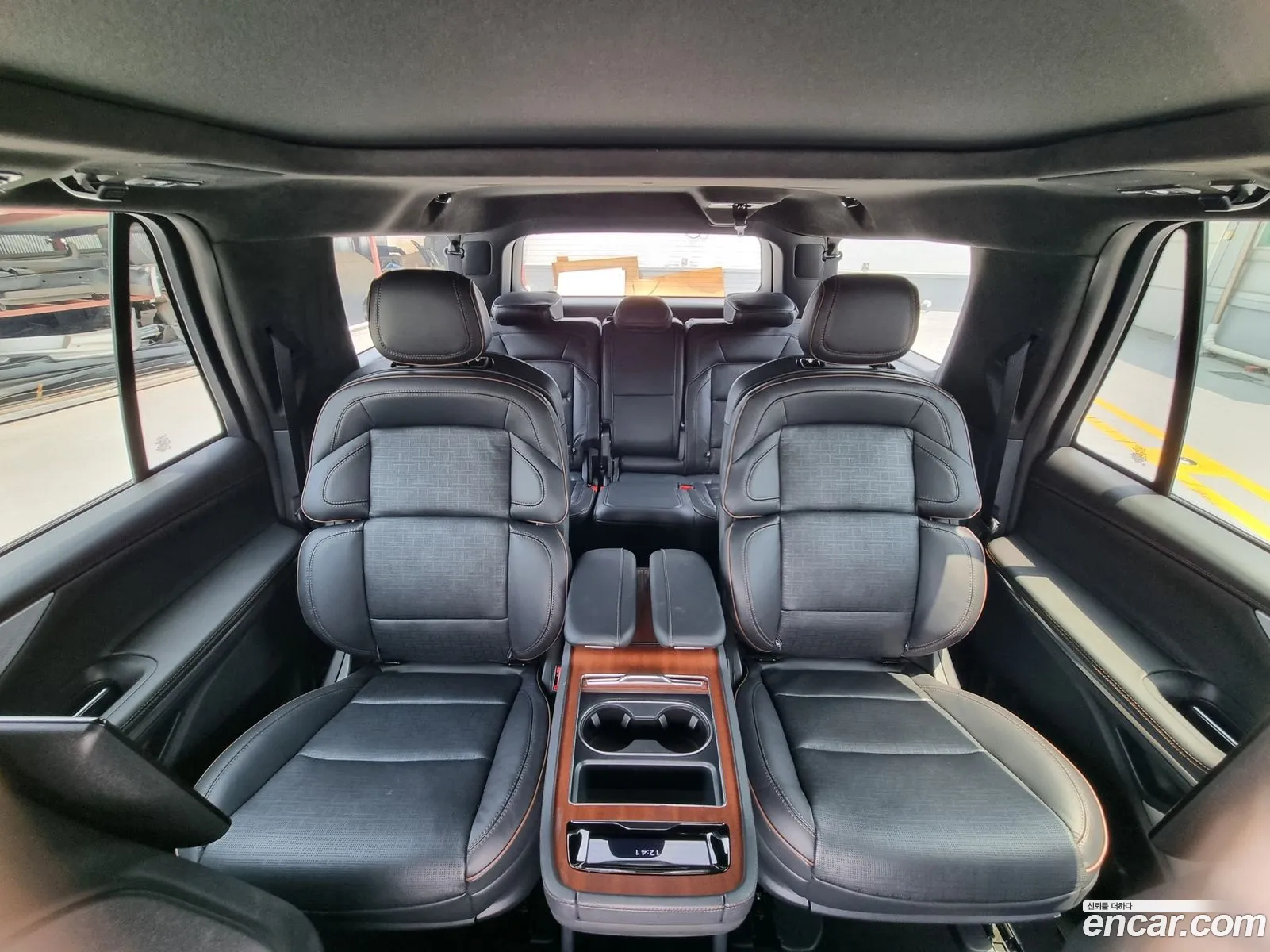 Lincoln Navigator 2025 — 8