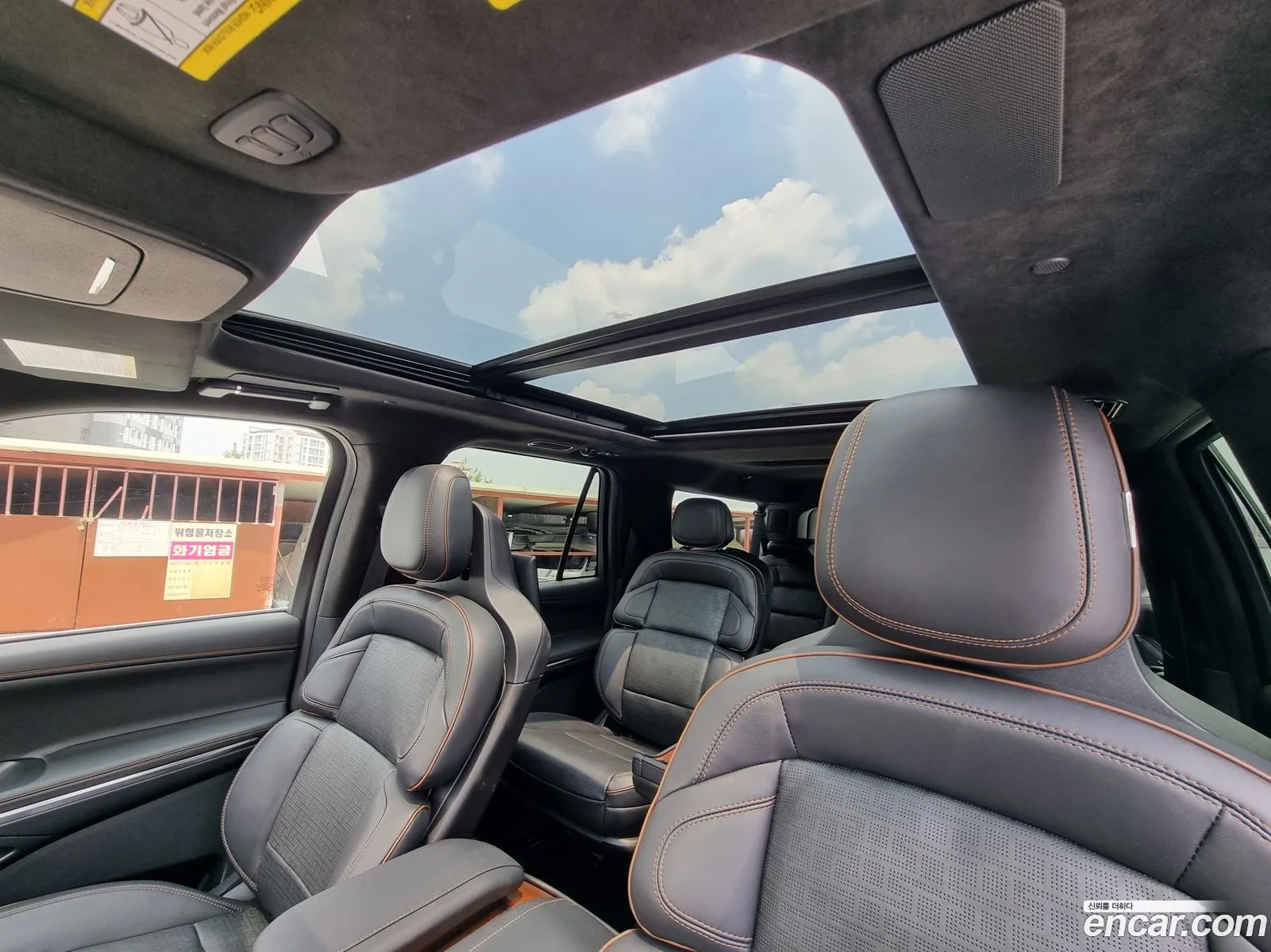 Lincoln Navigator 2025 — 13