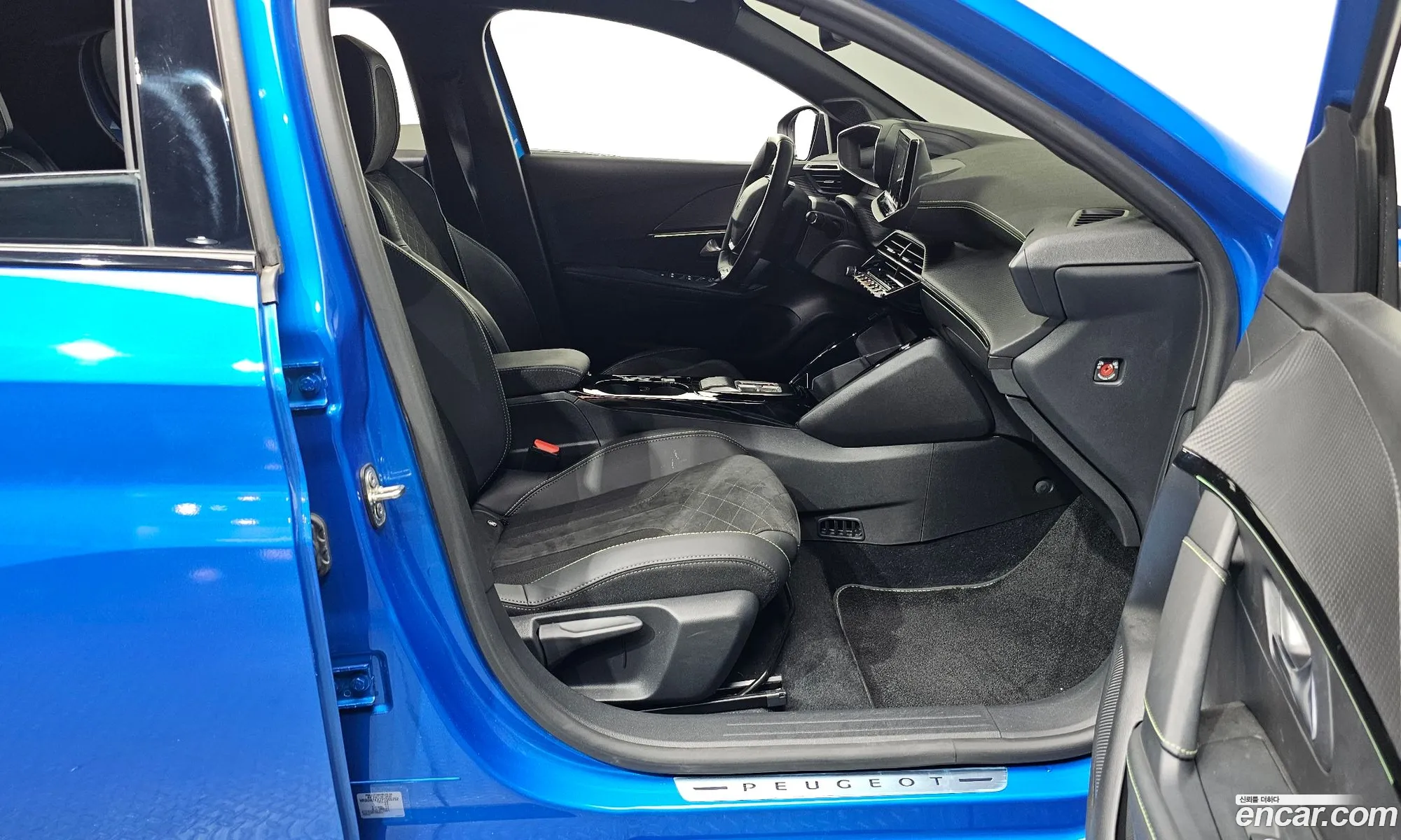 Peugeot e-208