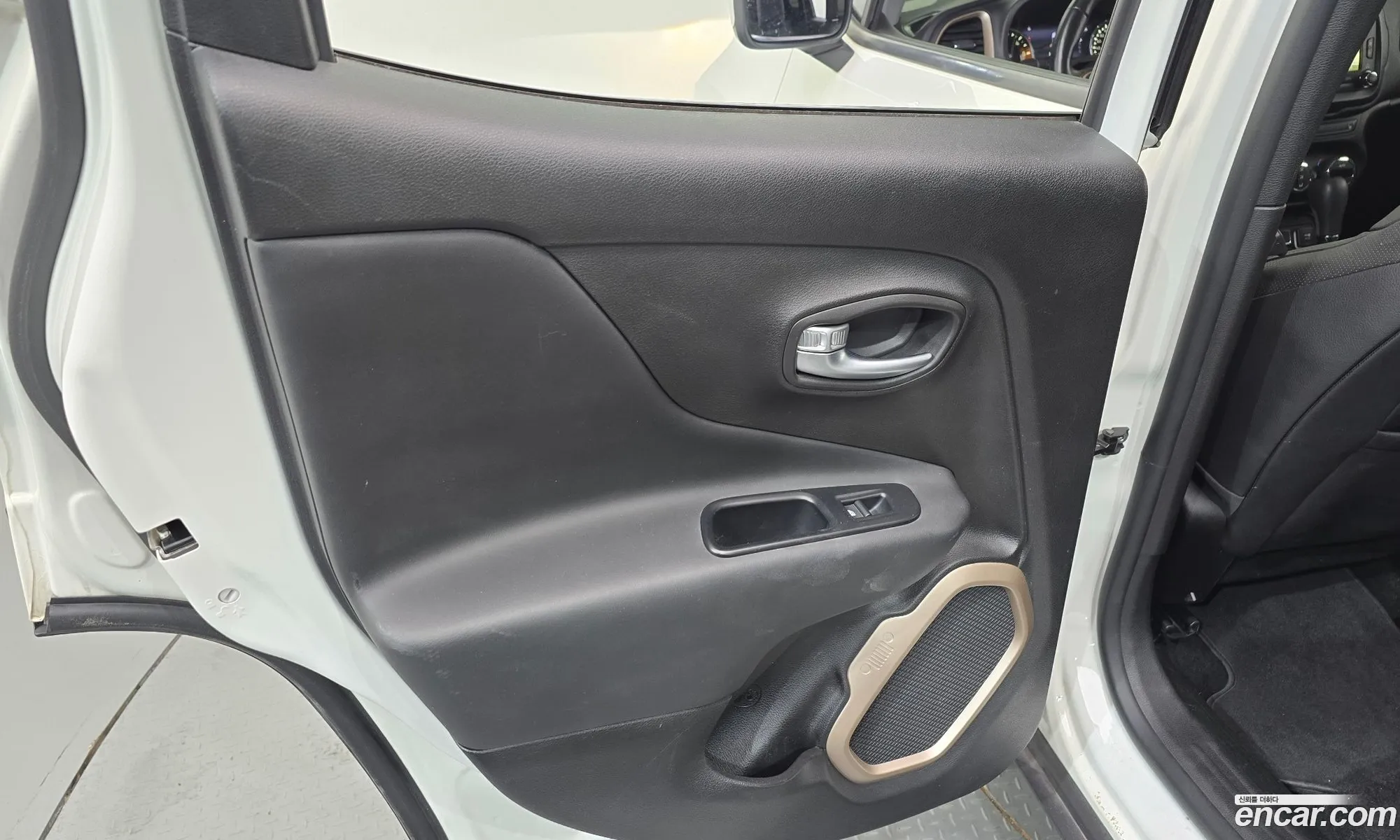 Jeep Renegade 2017 — 19