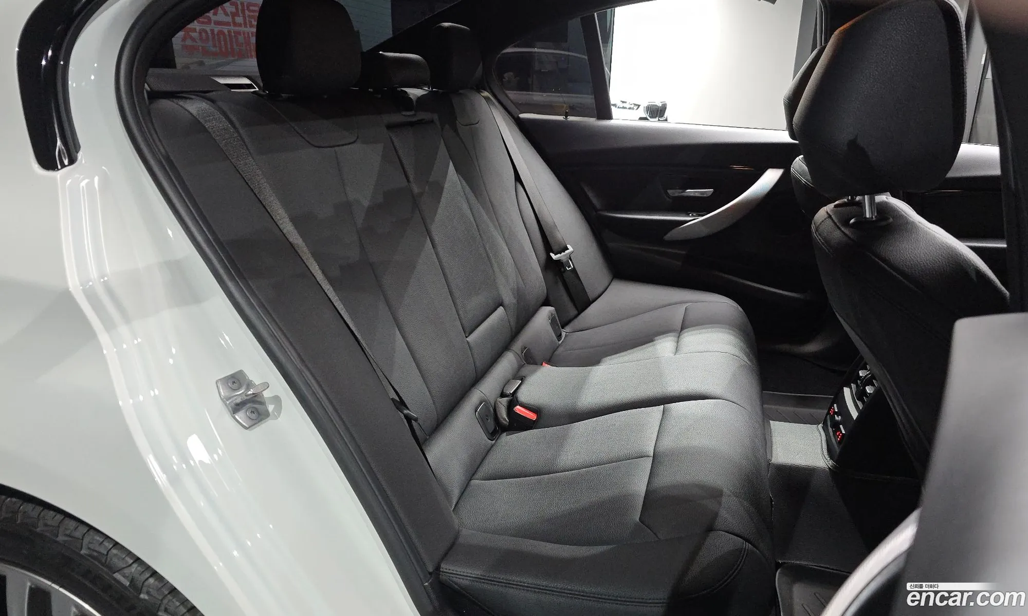 BMW 3 Series 2017 WBA8C510XJA074816 — 30