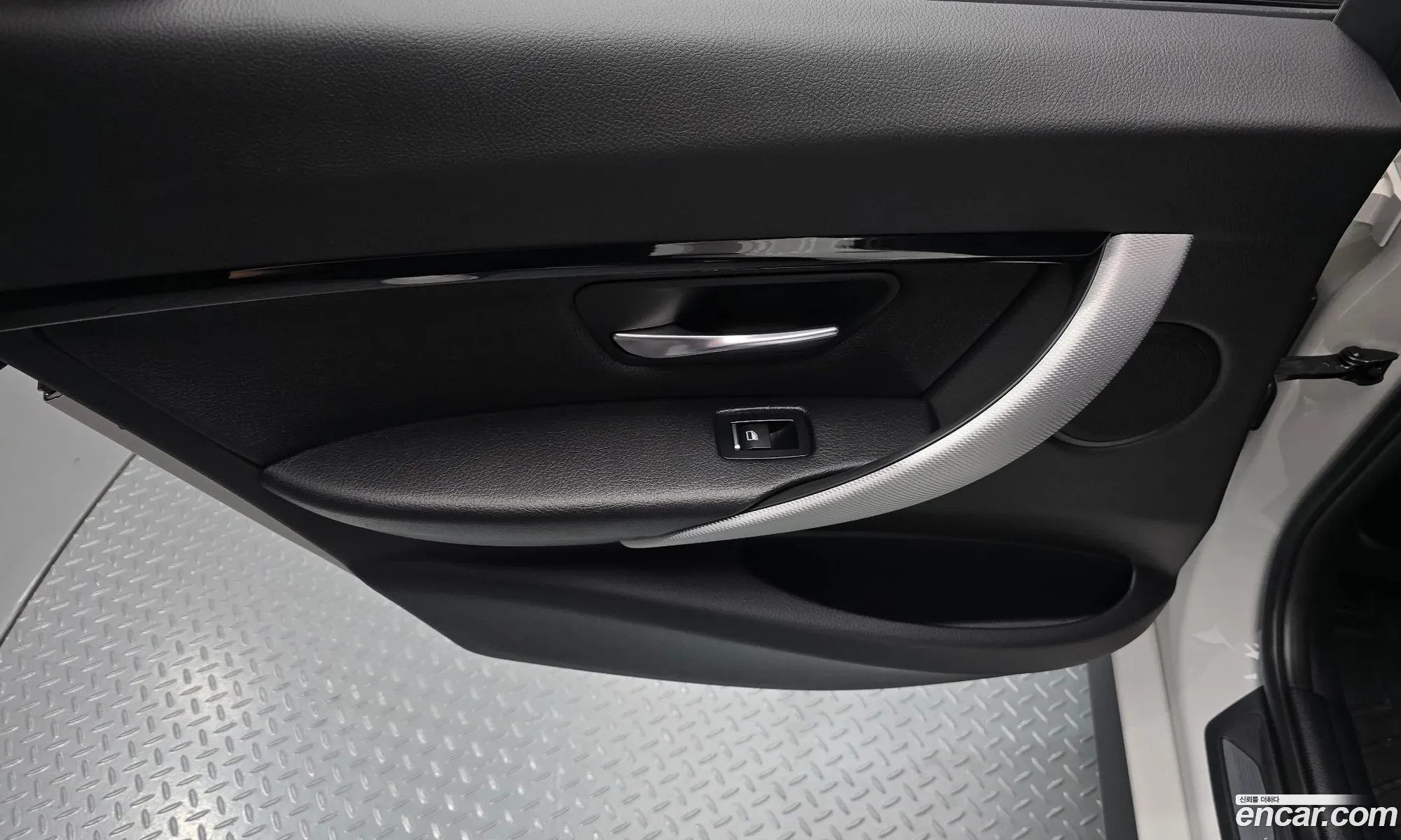 BMW 3 Series 2017 WBA8C510XJA074816 — 29