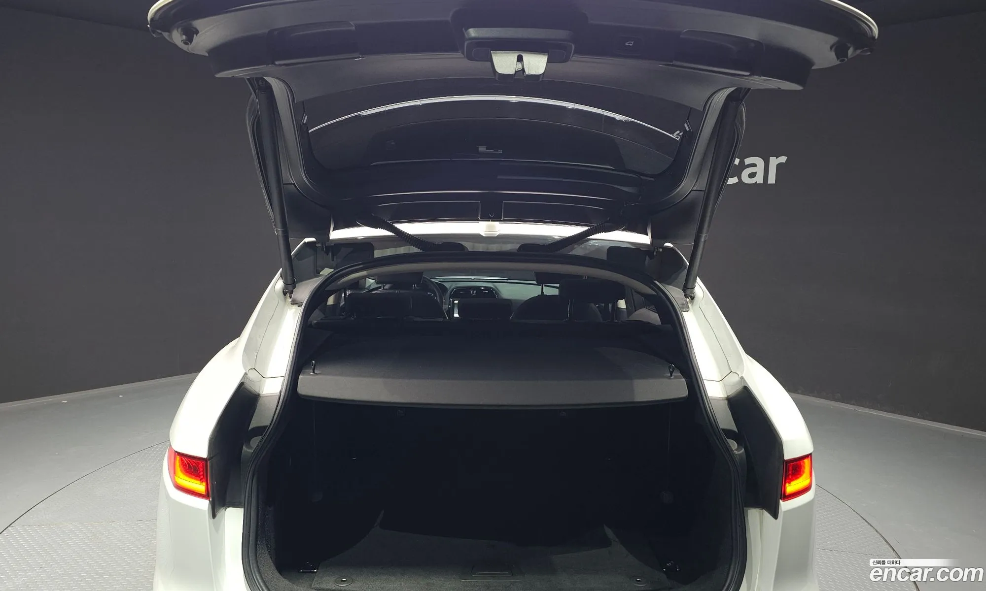 Jaguar F-Pace 2017 SADCA2BN1JA277836 — 24