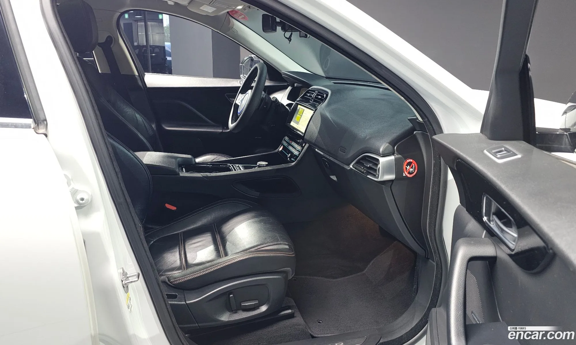 Jaguar F-Pace 2017 SADCA2BN1JA277836 — 16