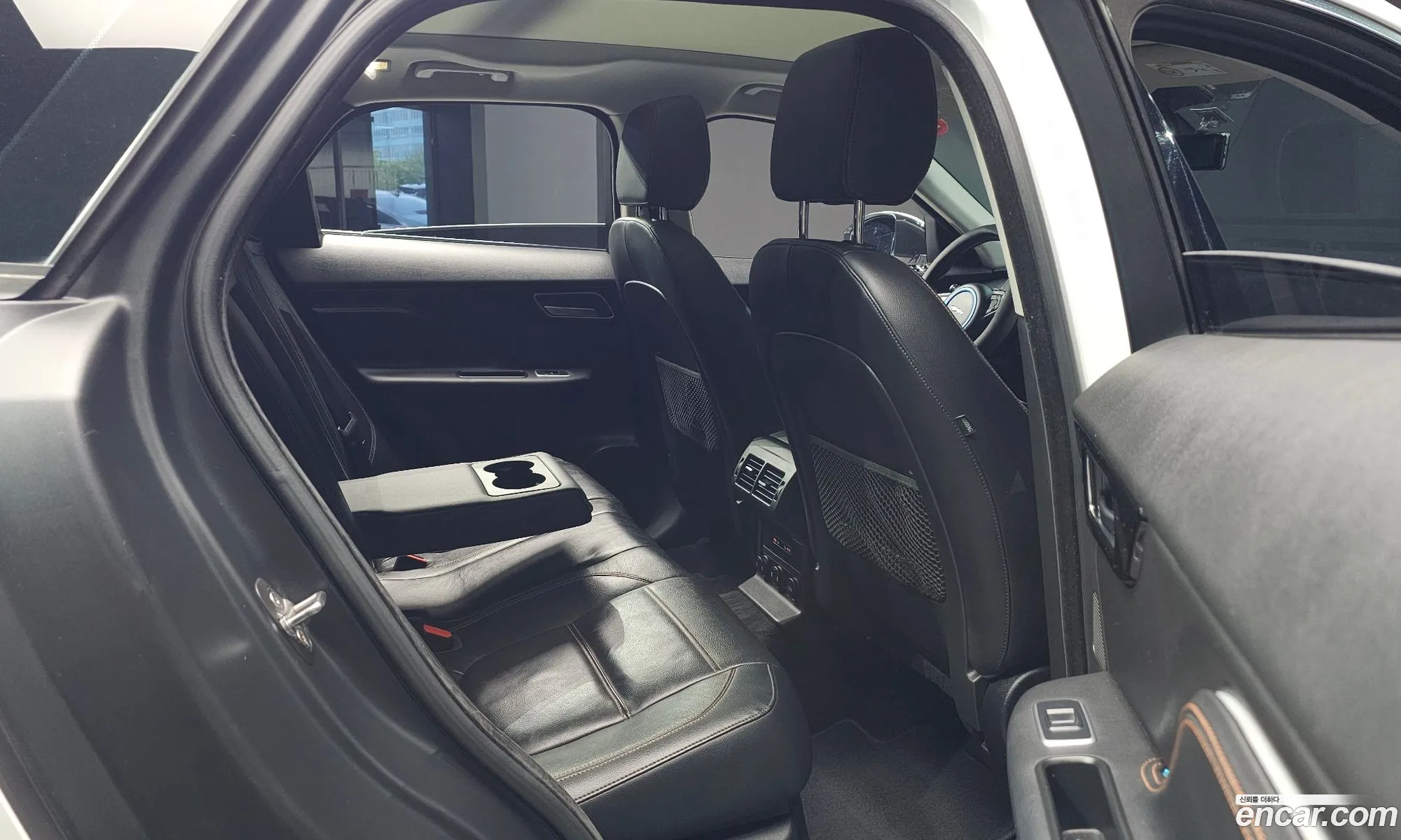 Jaguar F-Pace 2017 SADCA2BN1JA277836 — 32