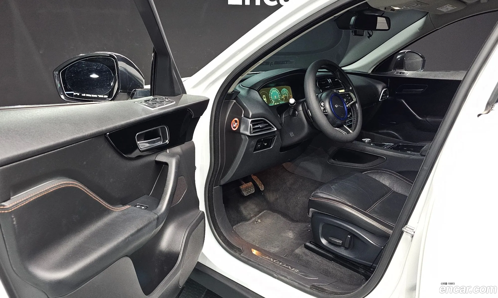 Jaguar F-Pace 2017 SADCA2BN1JA277836 — 29