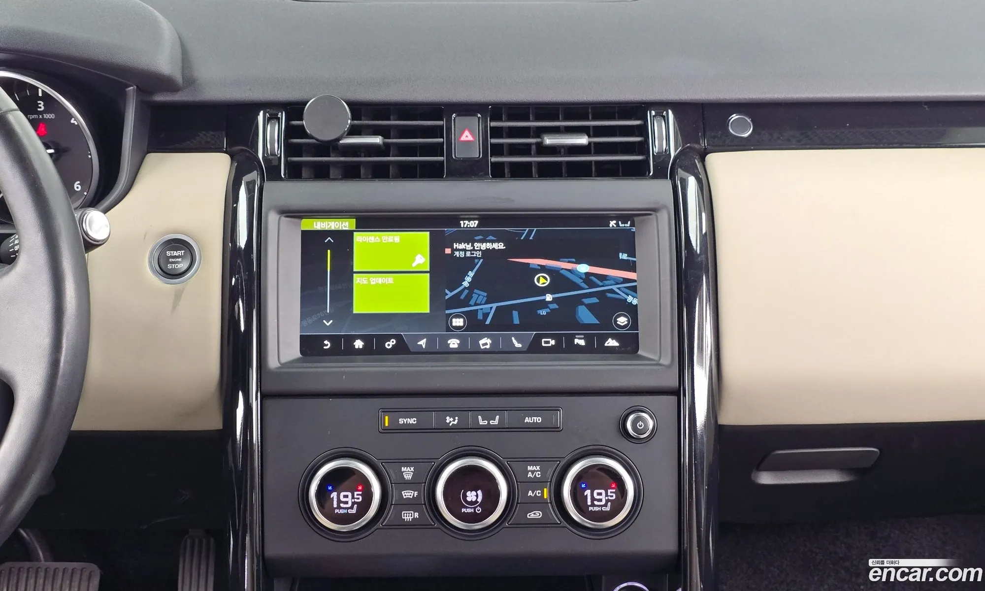 Land Rover Discovery 5 2018 SALRA2BN9JA074336 — 2