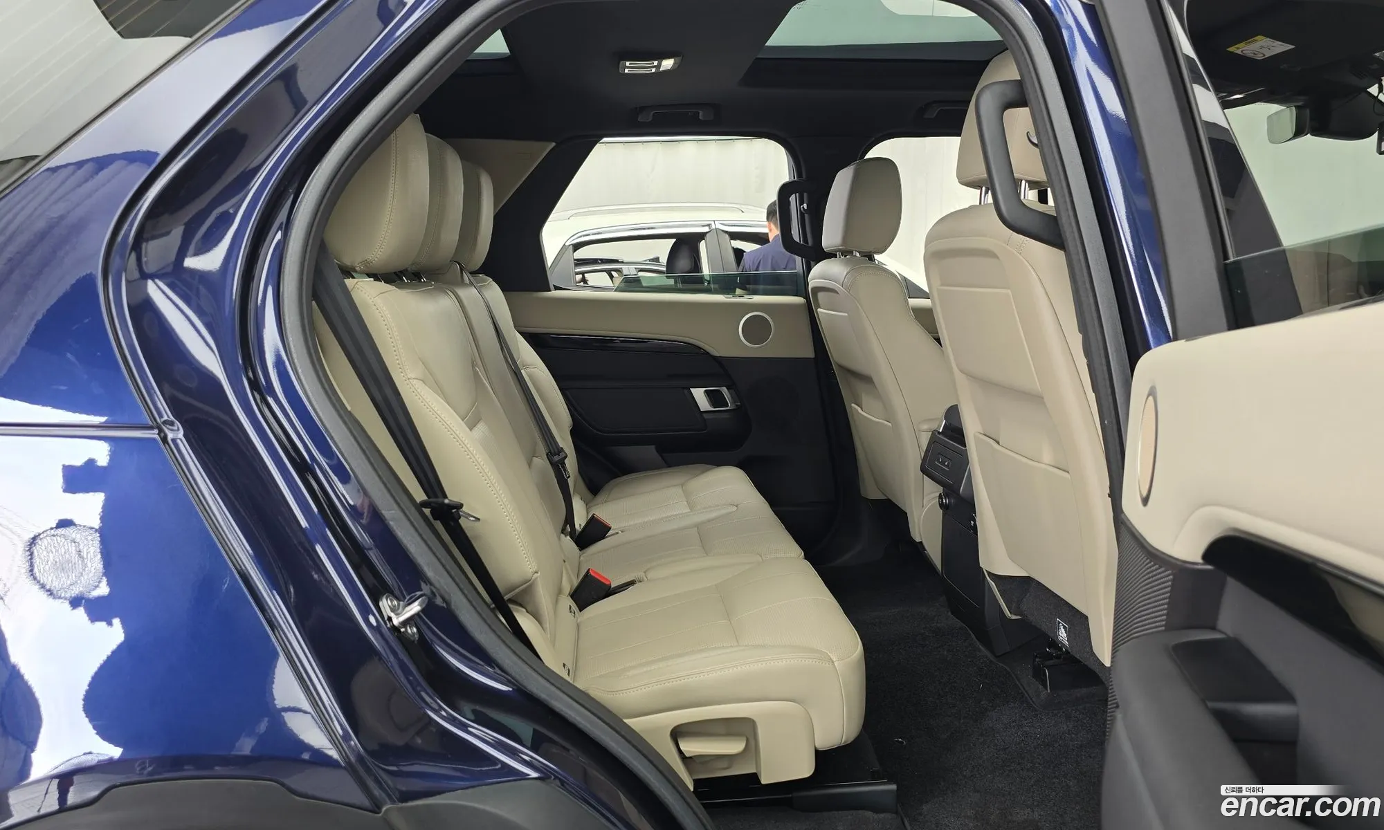Land Rover Discovery 5 2018 SALRA2BN9JA074336 — 16