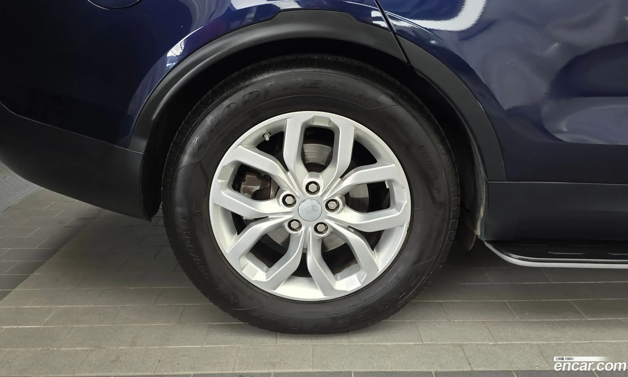 Land Rover Discovery 5 2018 SALRA2BN9JA074336 — 18