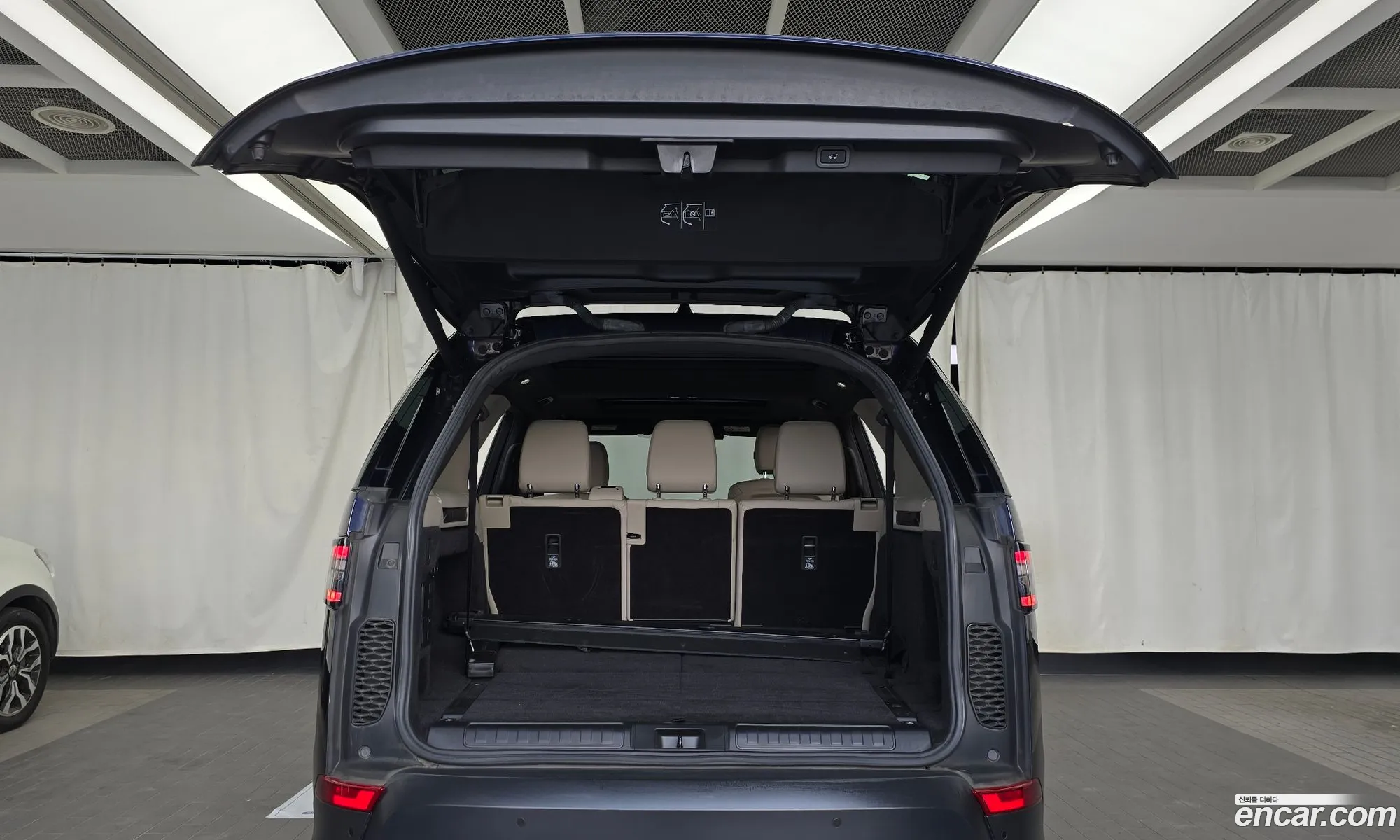 Land Rover Discovery 5 2018 SALRA2BN9JA074336 — 17