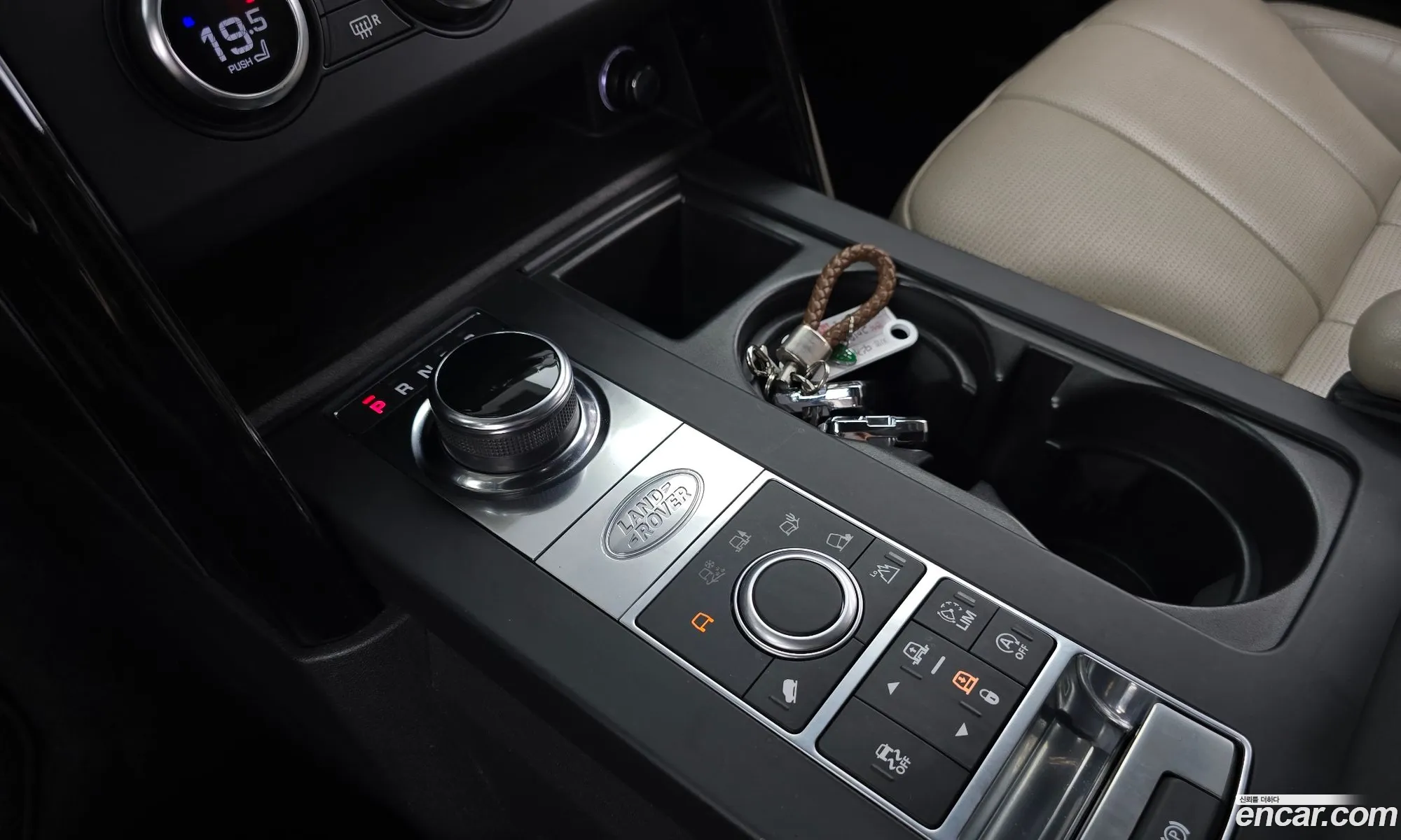 Land Rover Discovery 5 2018 SALRA2BN9JA074336 — 14