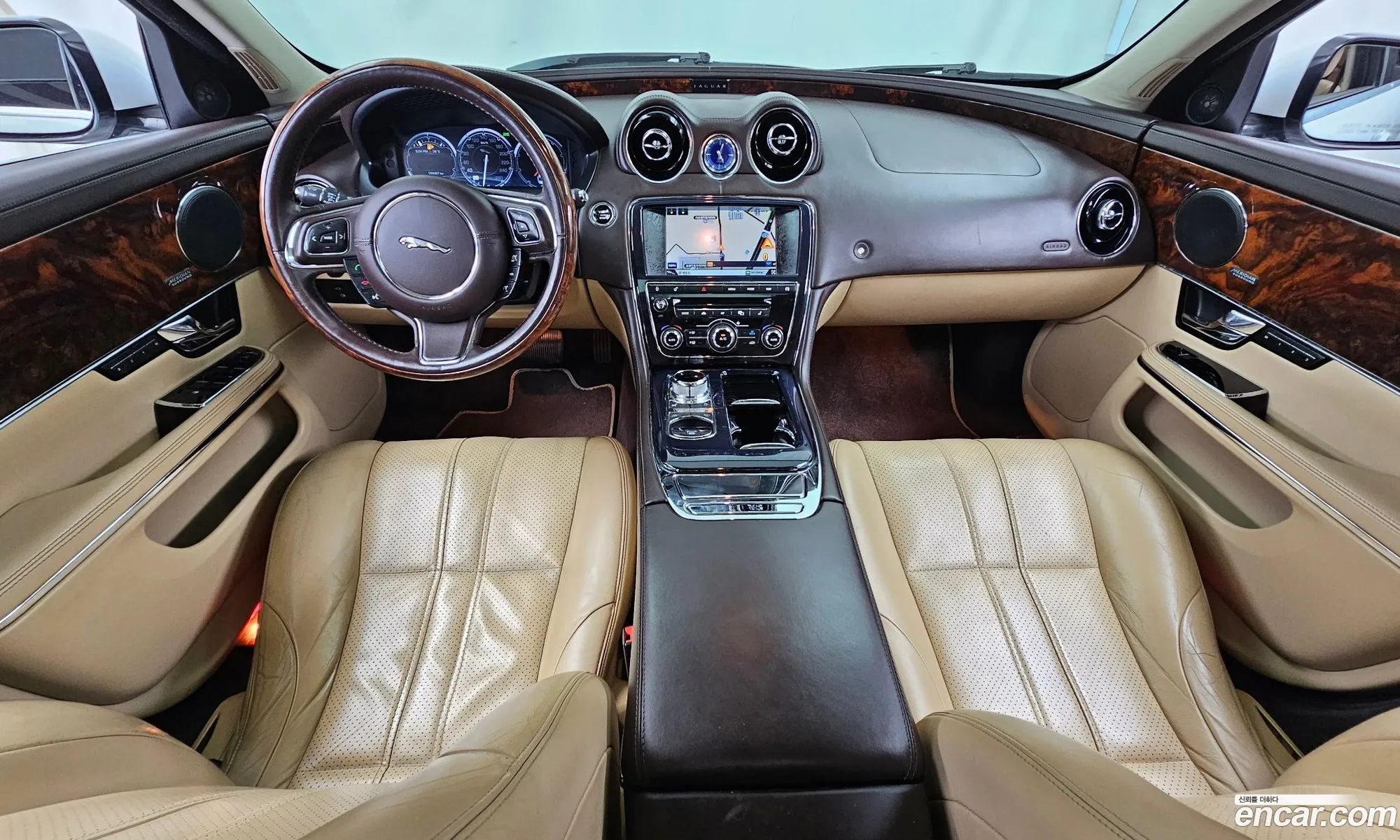 Jaguar XJ
