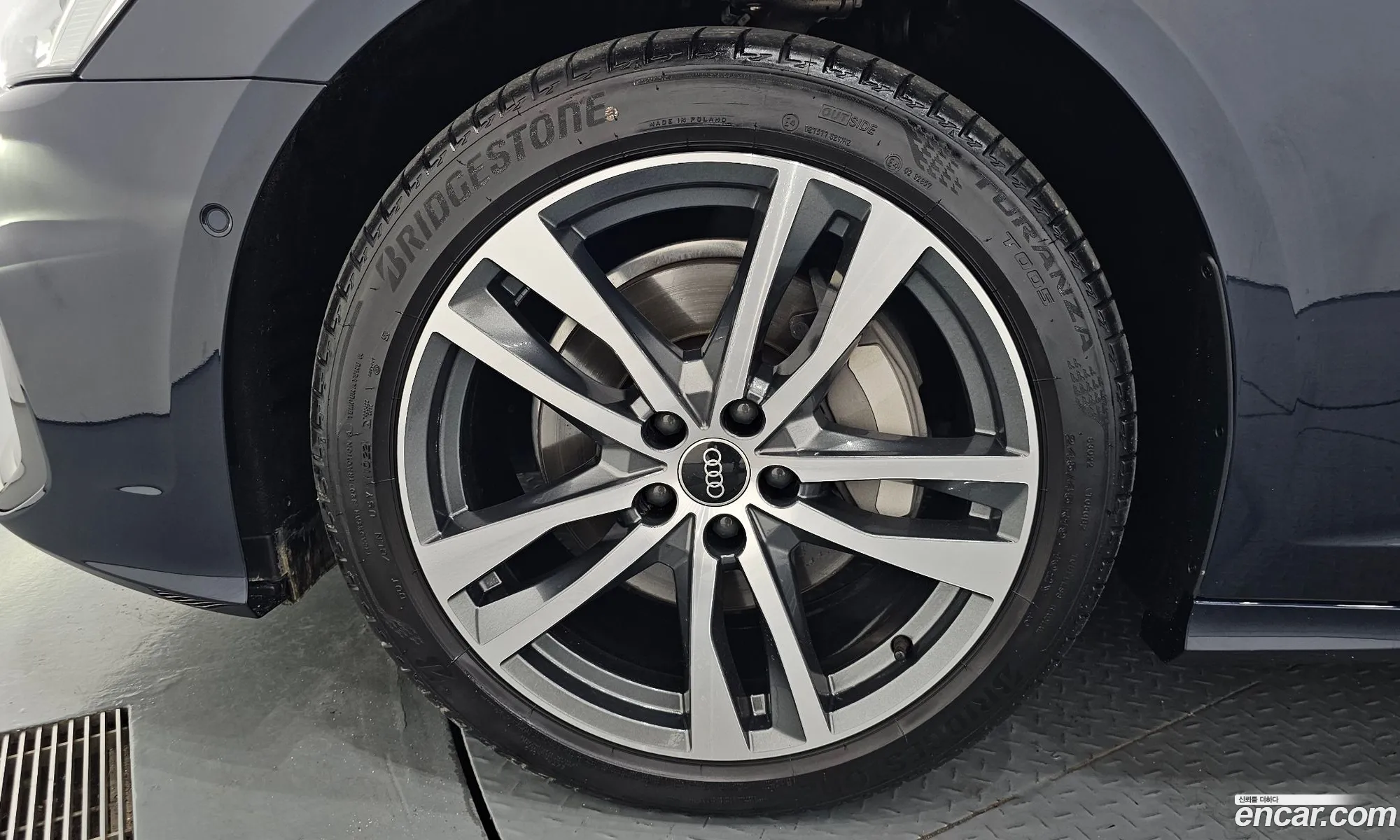 Audi A6 2022 WAUZZZF21NN048415 — 2