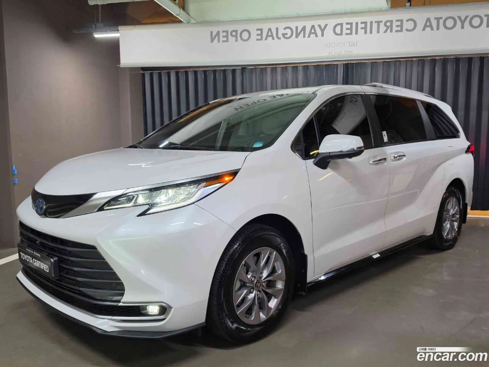 Toyota Sienna 2025 — 17