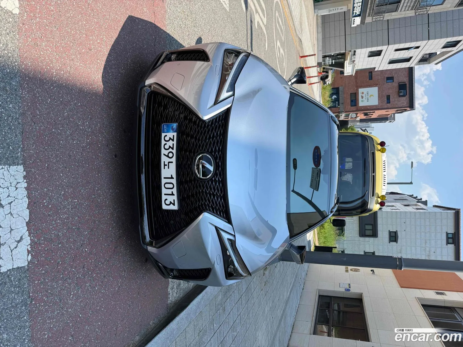 Lexus UX300h 2026 — 10