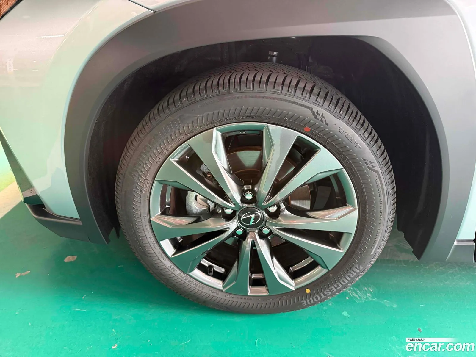 Lexus UX300h 2026 — 3