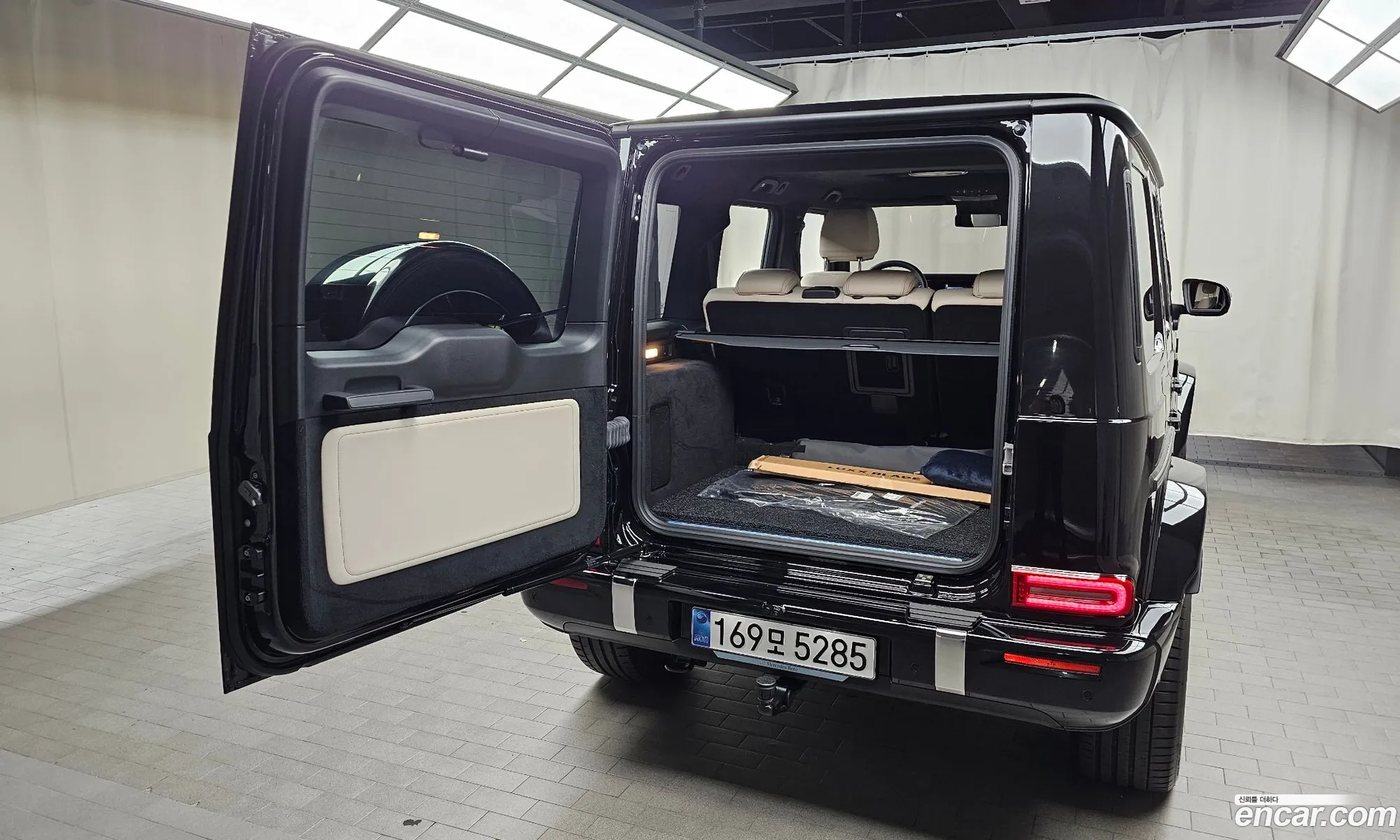 Mercedes-Benz G-Class W465 2025 — 30