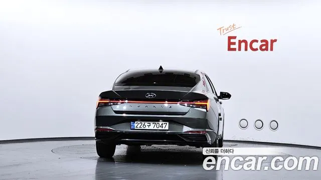 Hyundai Elantra 2021 — 3
