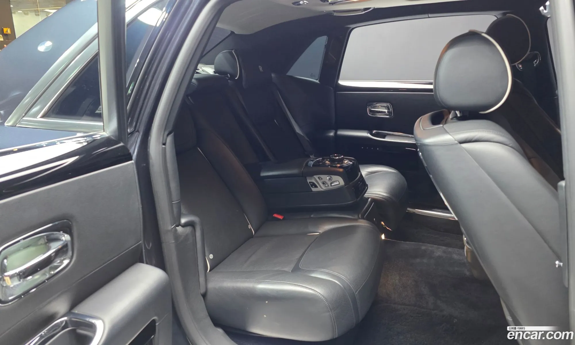 Rolls-Royce Ghost 2016 SCA664L09GUX69649 — 13