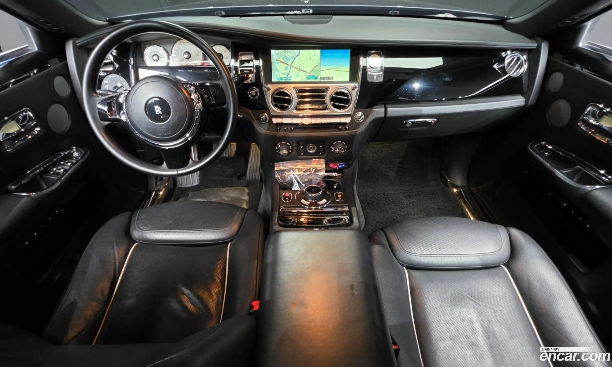 Rolls-Royce Ghost 2016 SCA664L09GUX69649 — 17